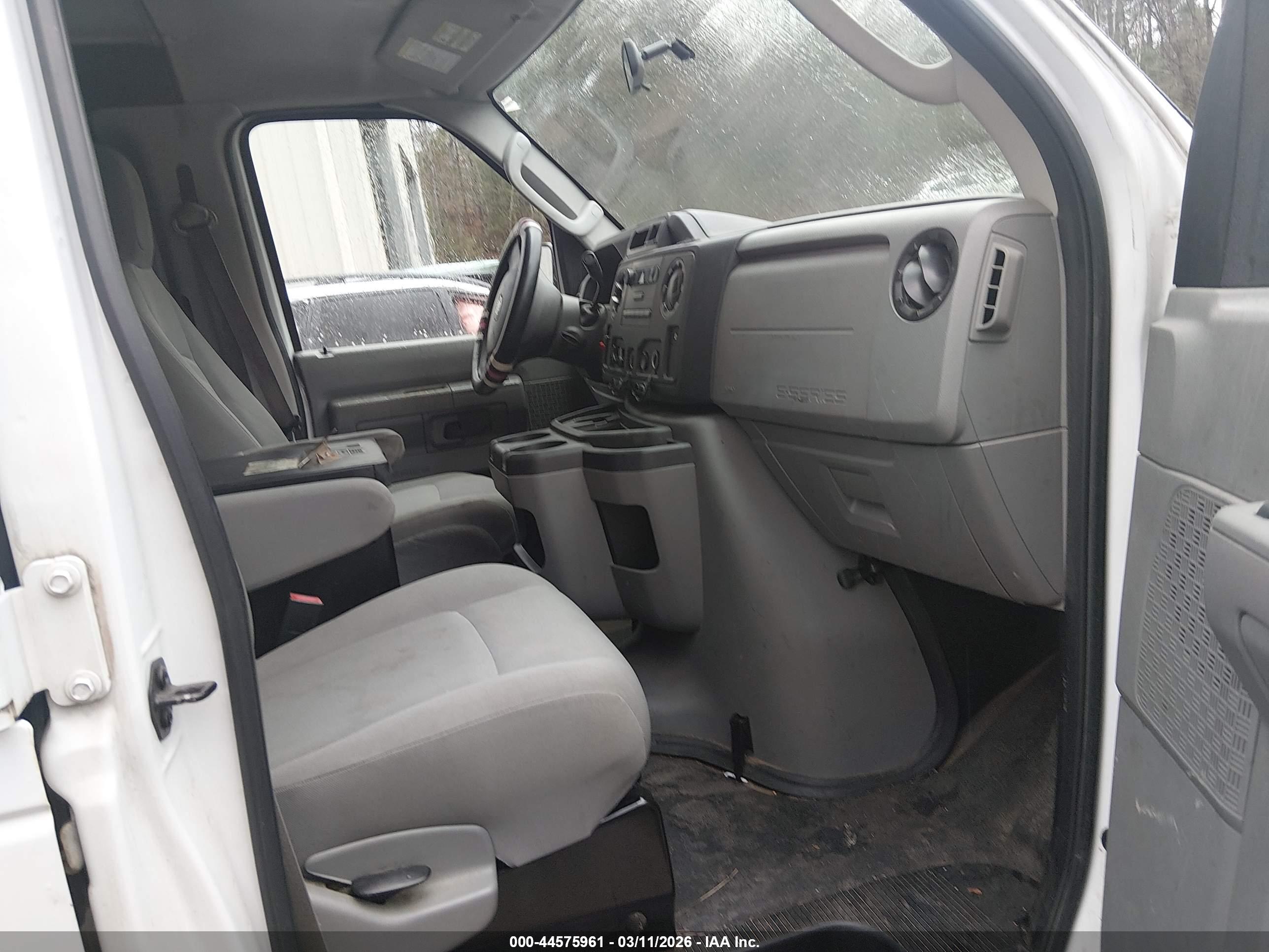 FORD E-250 image 5