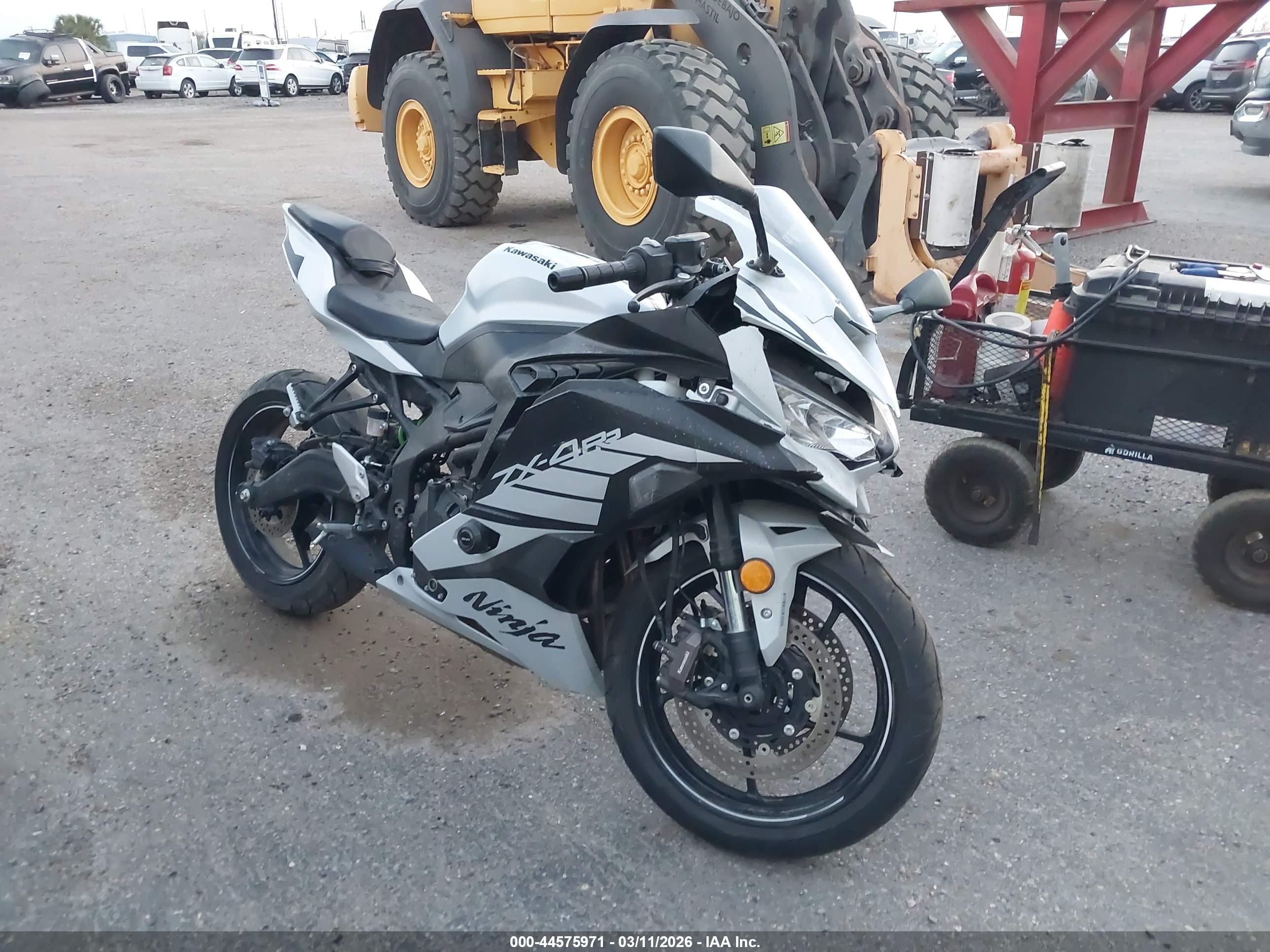 KAWASAKI ZX400 image 2