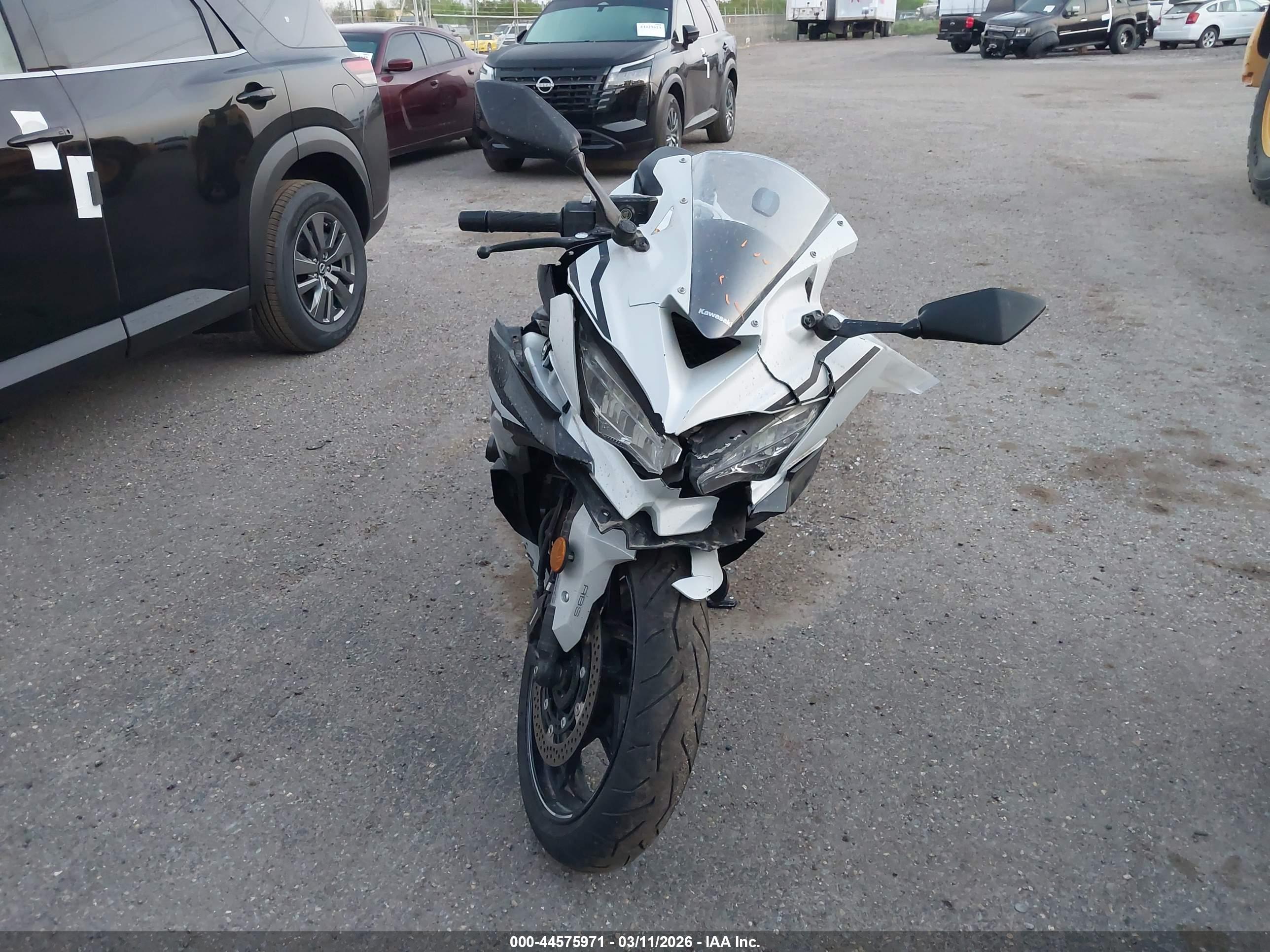 KAWASAKI ZX400 image 5