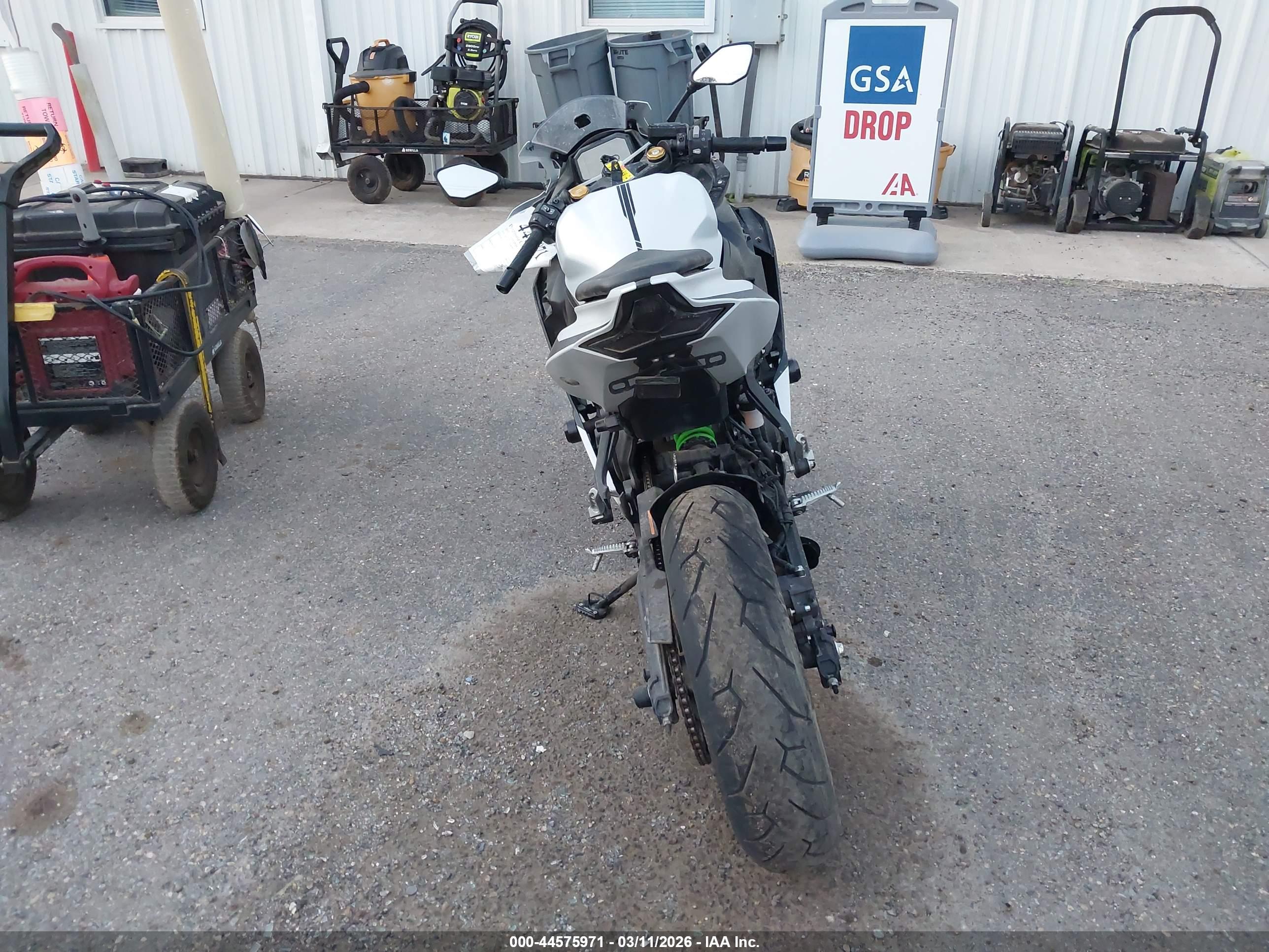 KAWASAKI ZX400 image 6