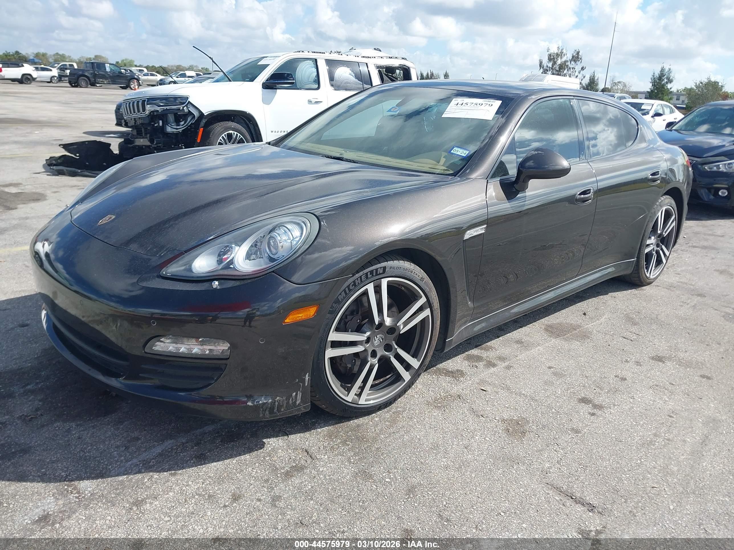 PORSCHE PANAMERA image 2