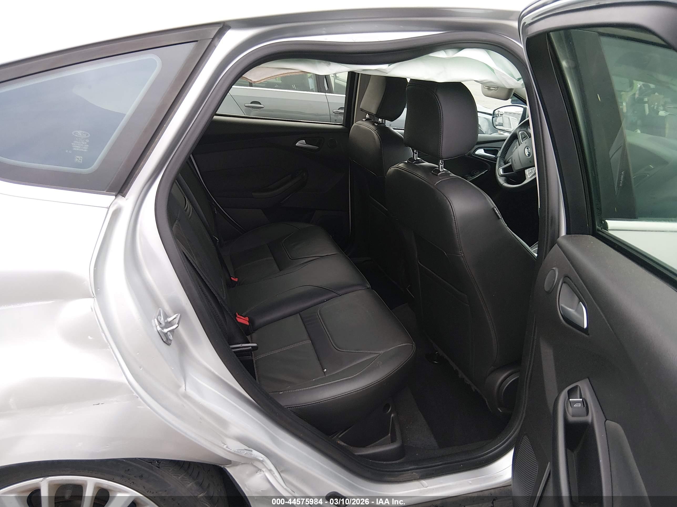 FORD FOCUS image 8