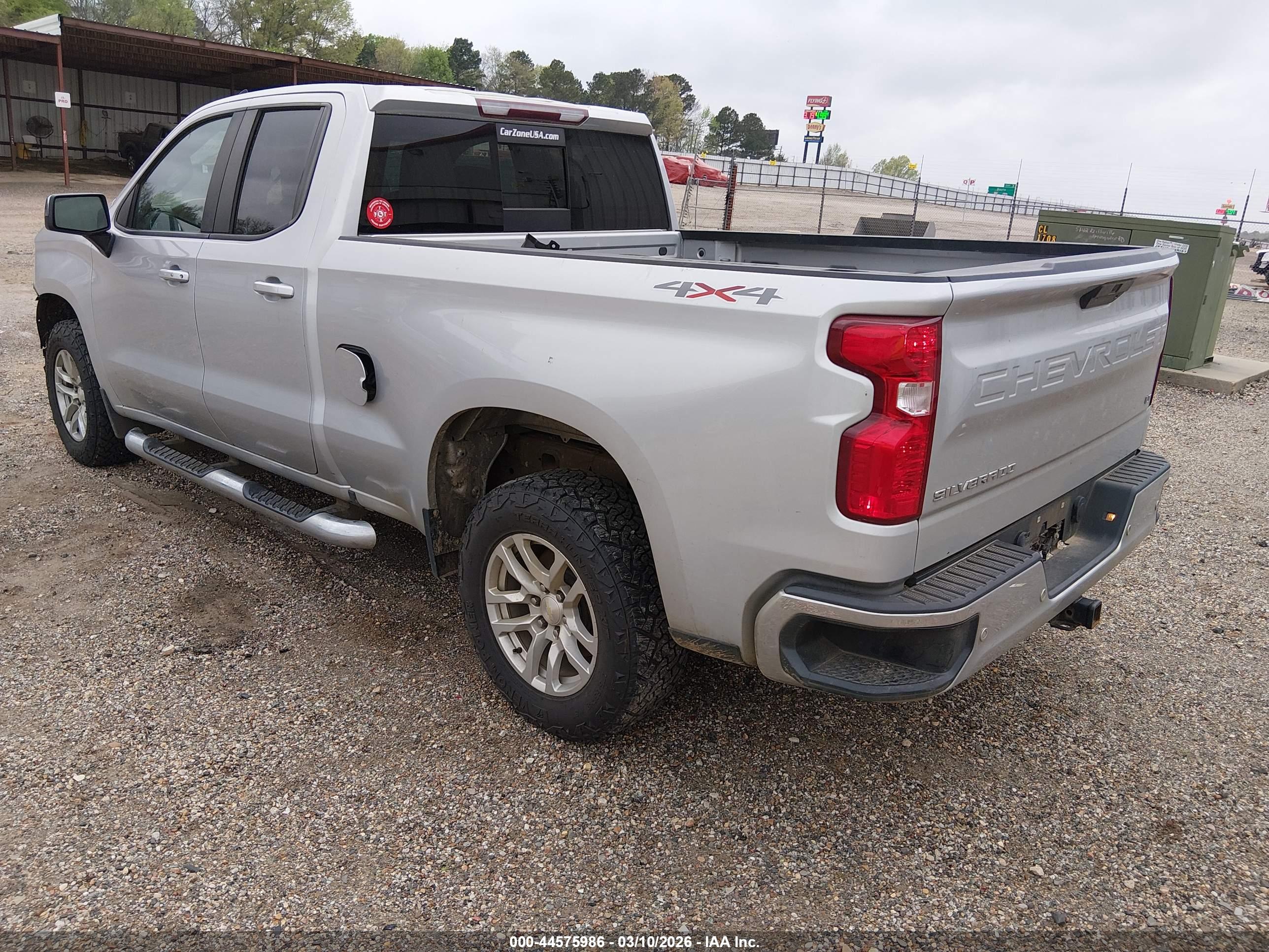 CHEVROLET SILVERADO image 3