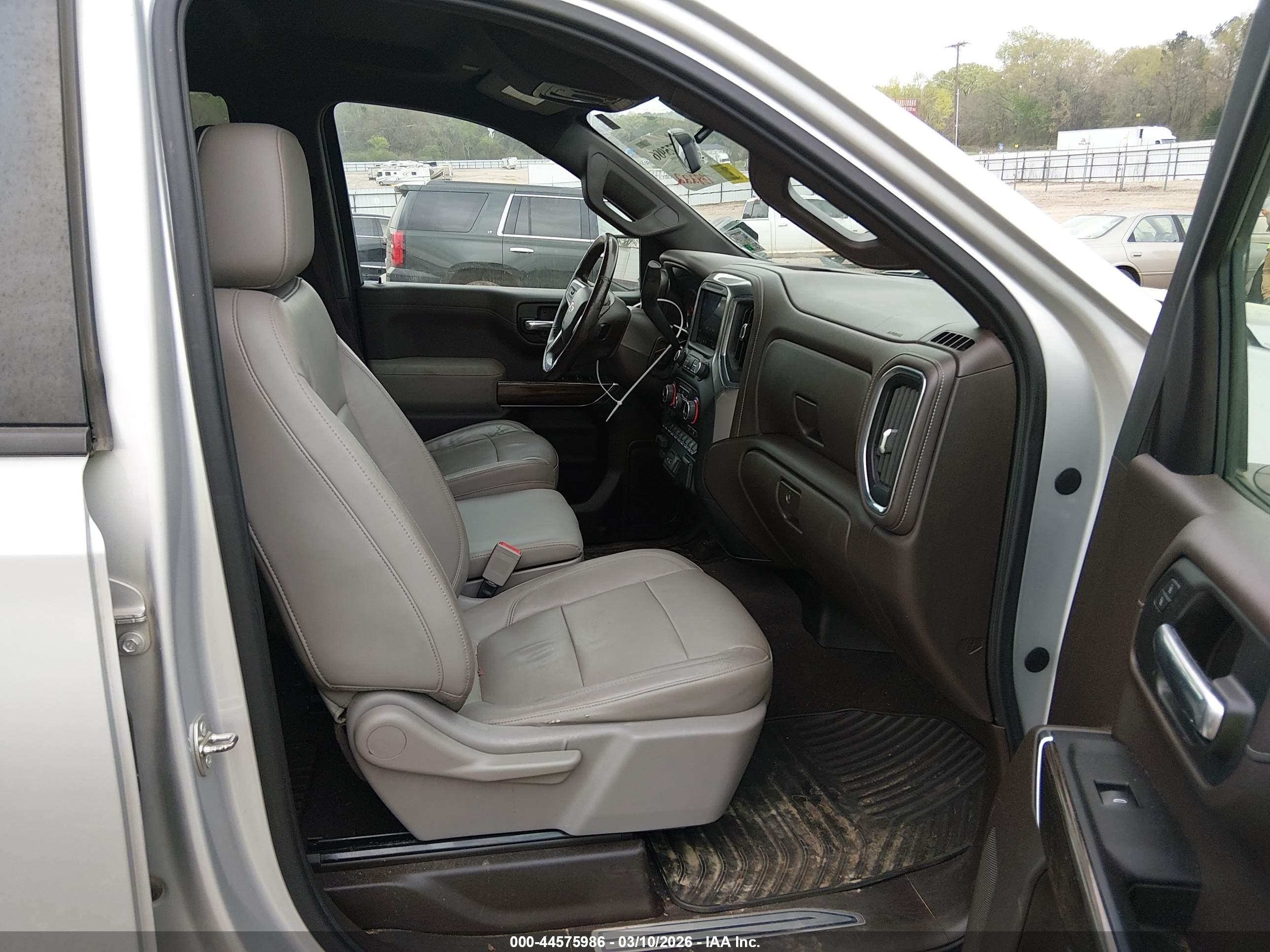 CHEVROLET SILVERADO image 5