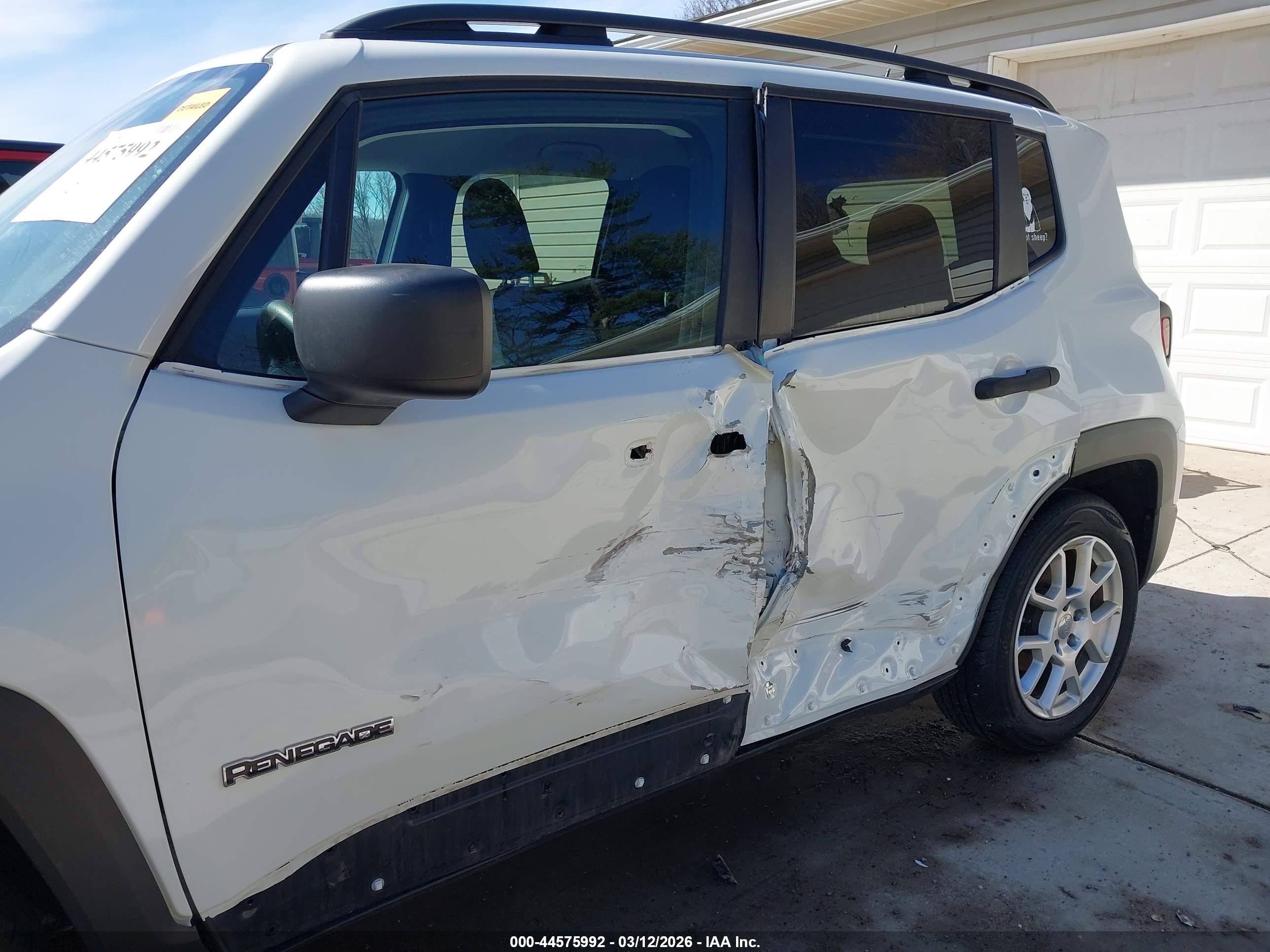 JEEP RENEGADE image 6