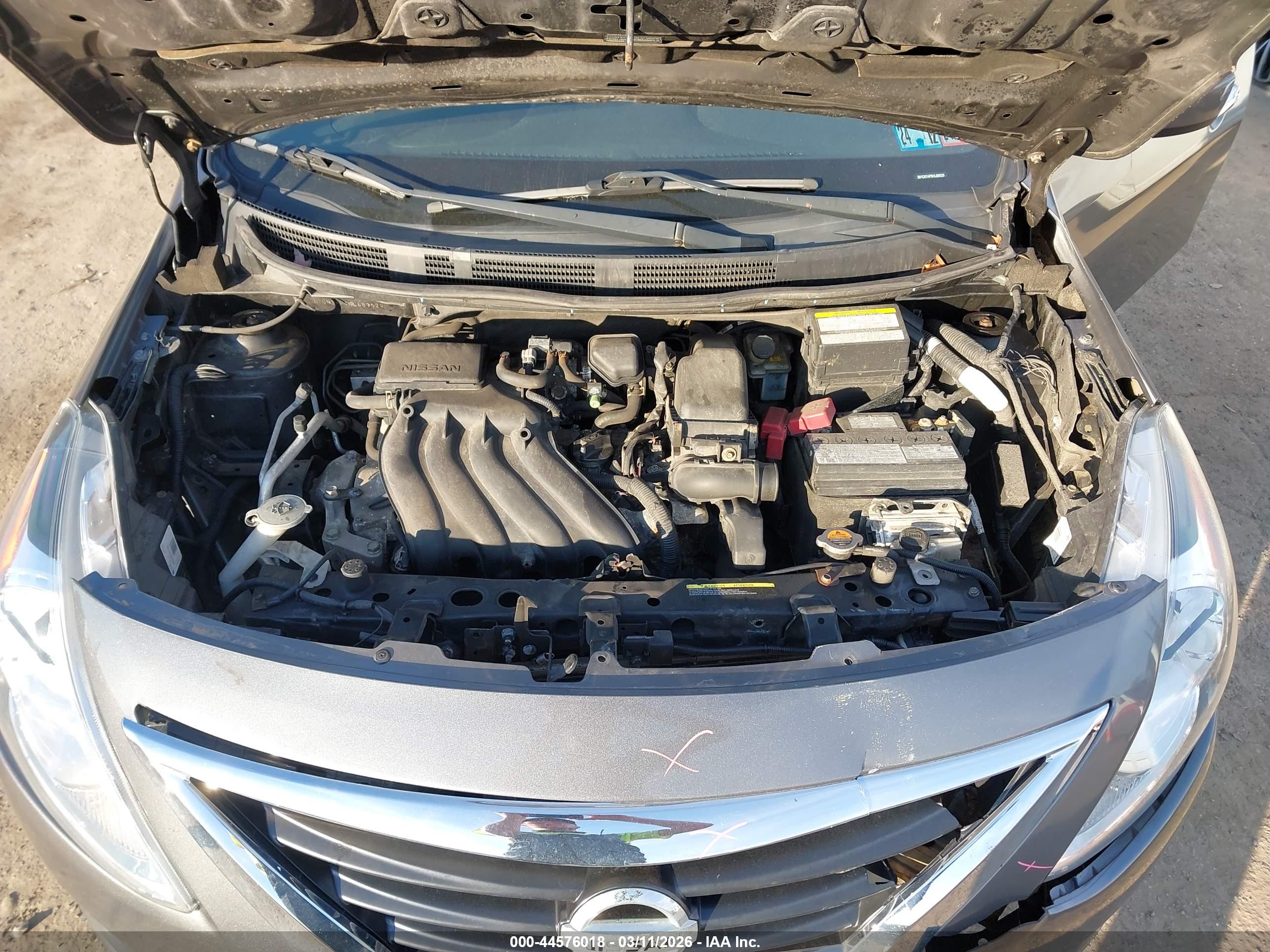 NISSAN VERSA image 10