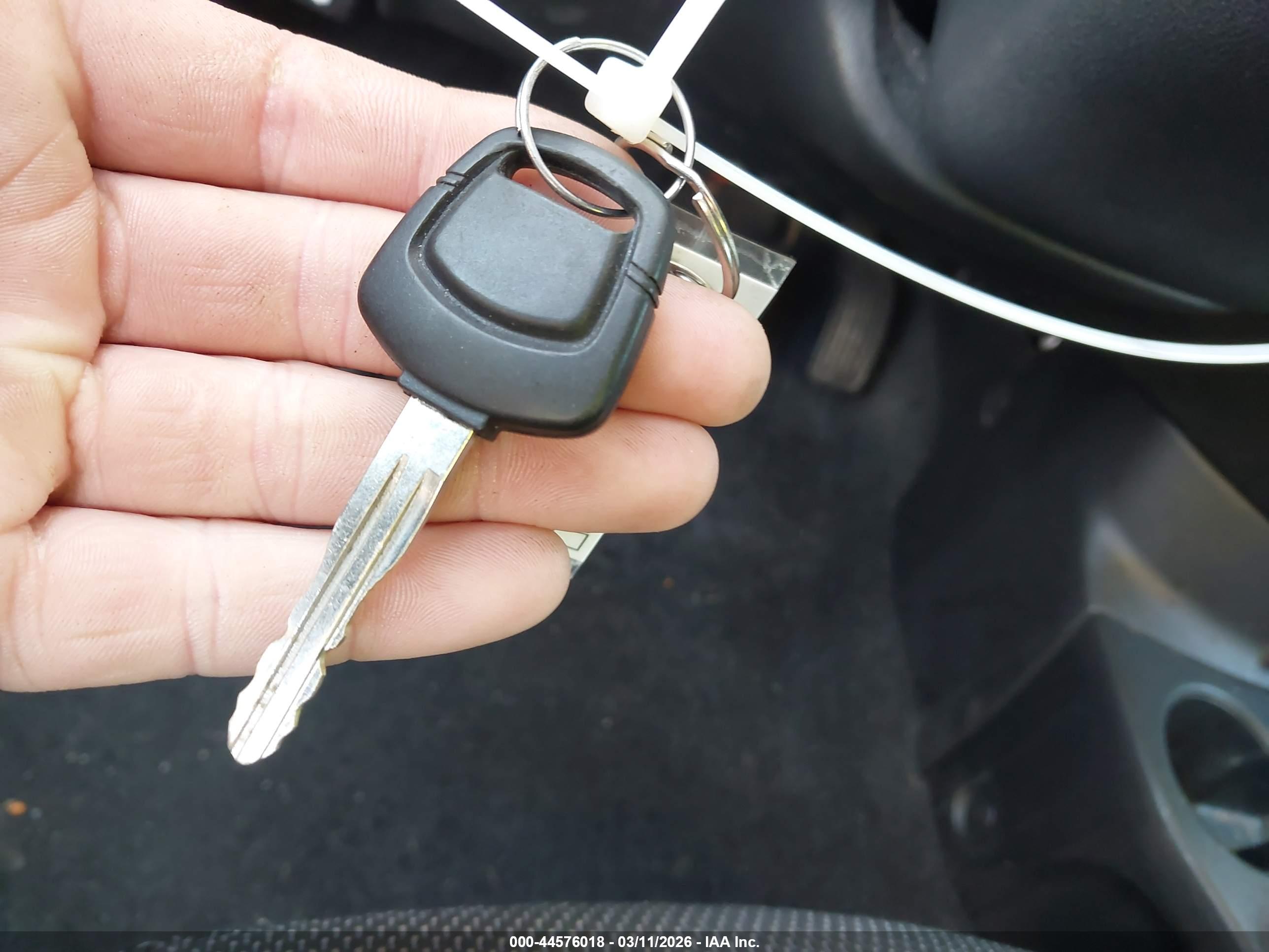 NISSAN VERSA image 11