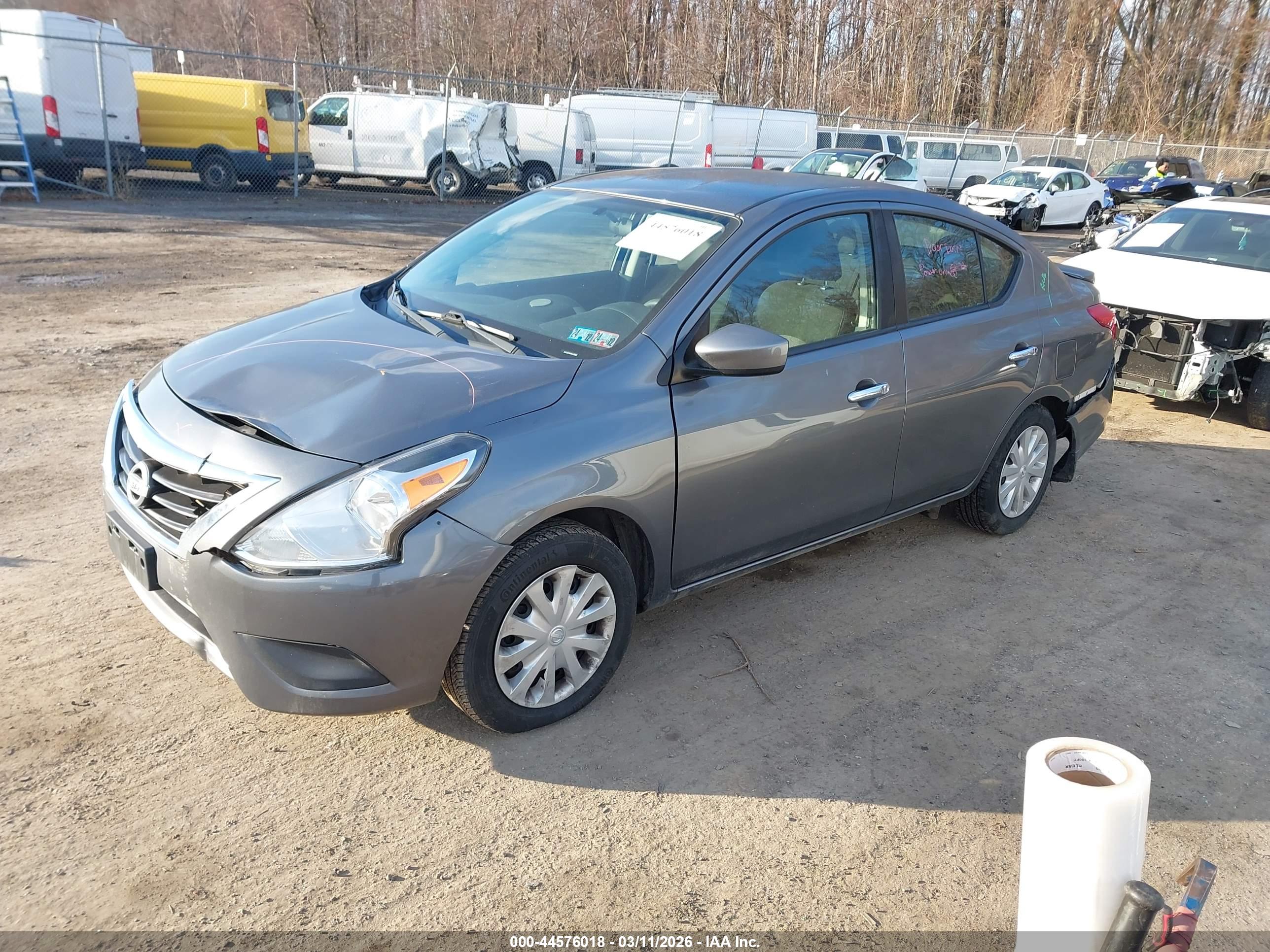 NISSAN VERSA image 2