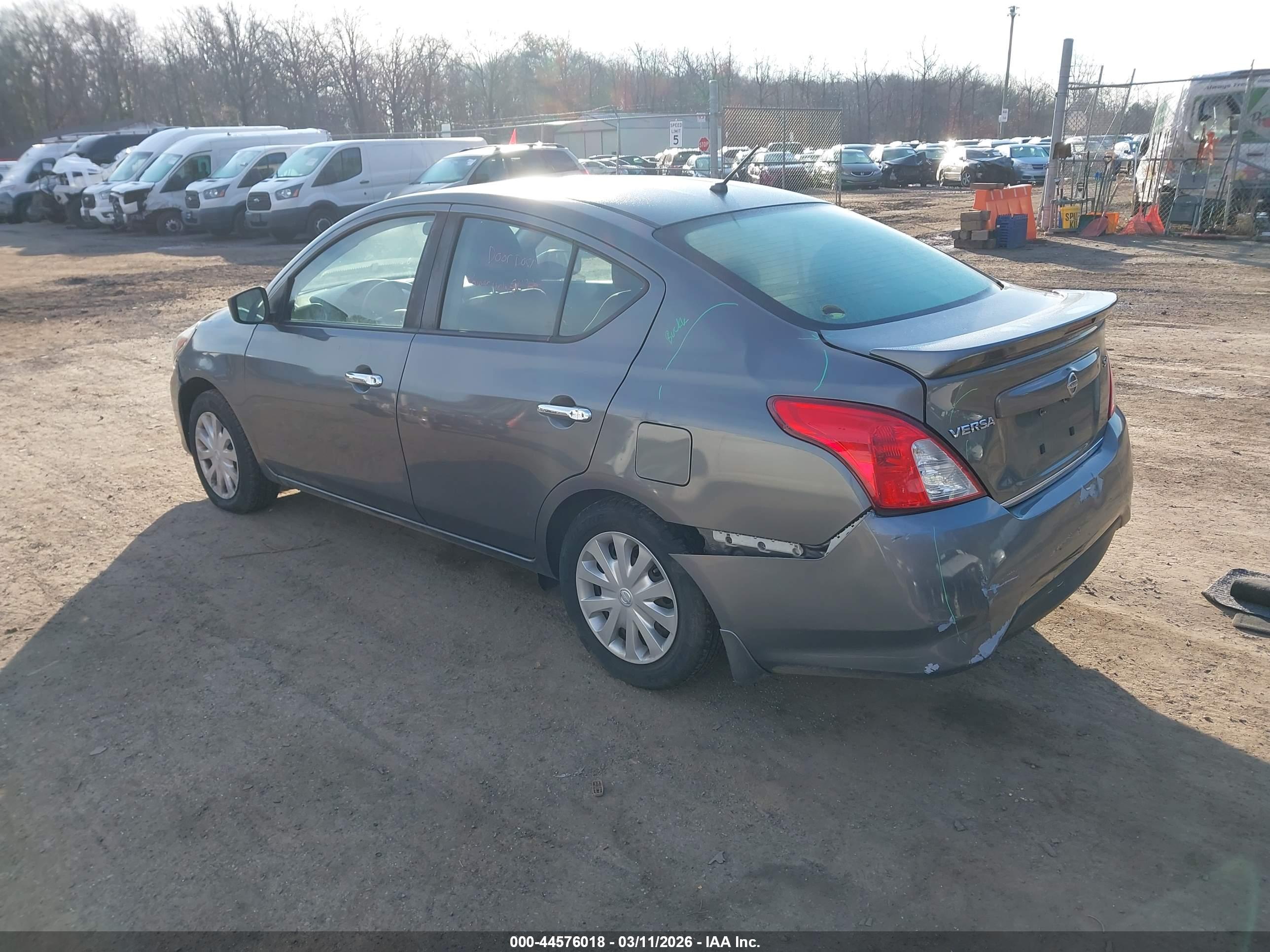 NISSAN VERSA image 3