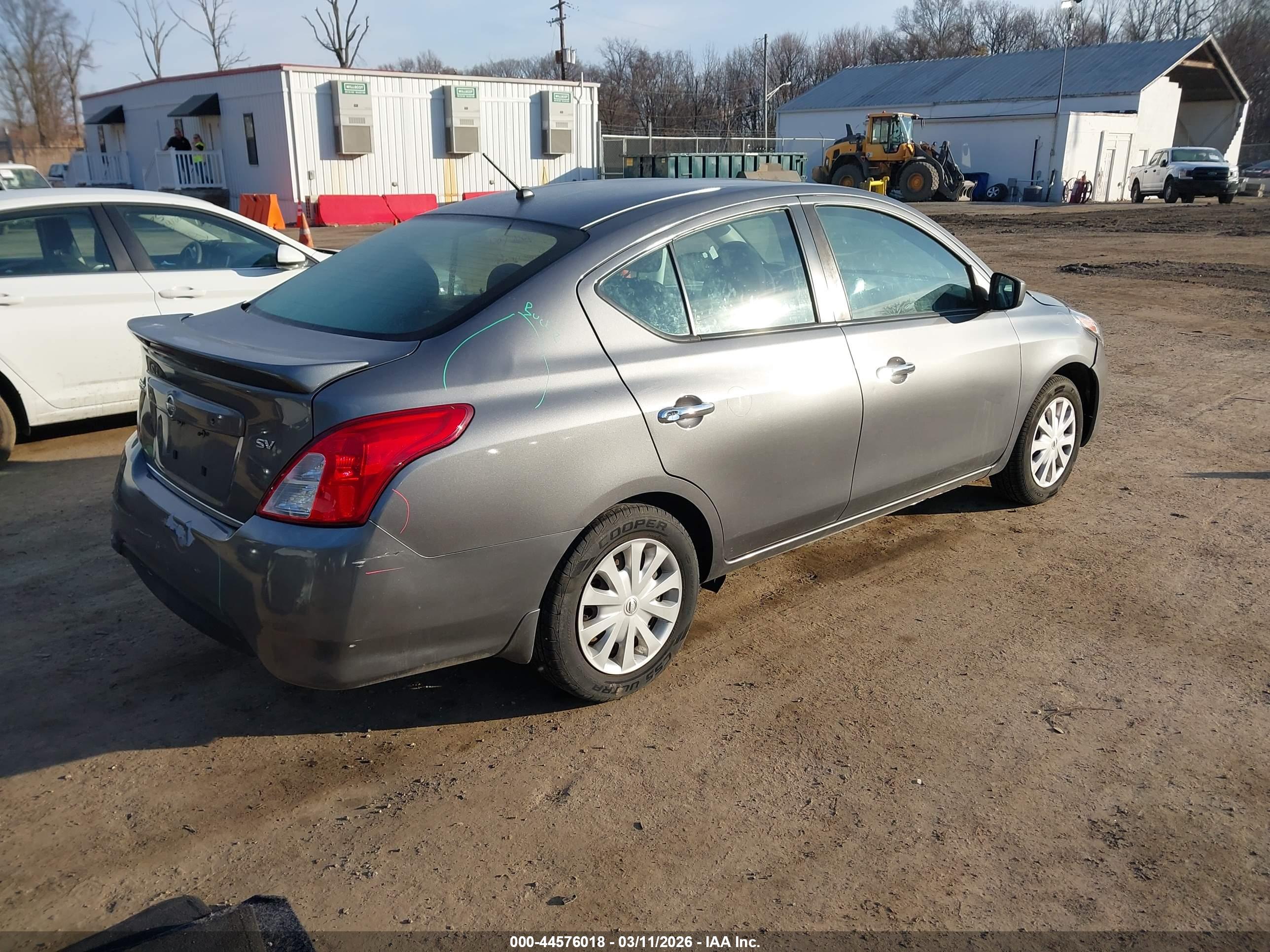 NISSAN VERSA image 4
