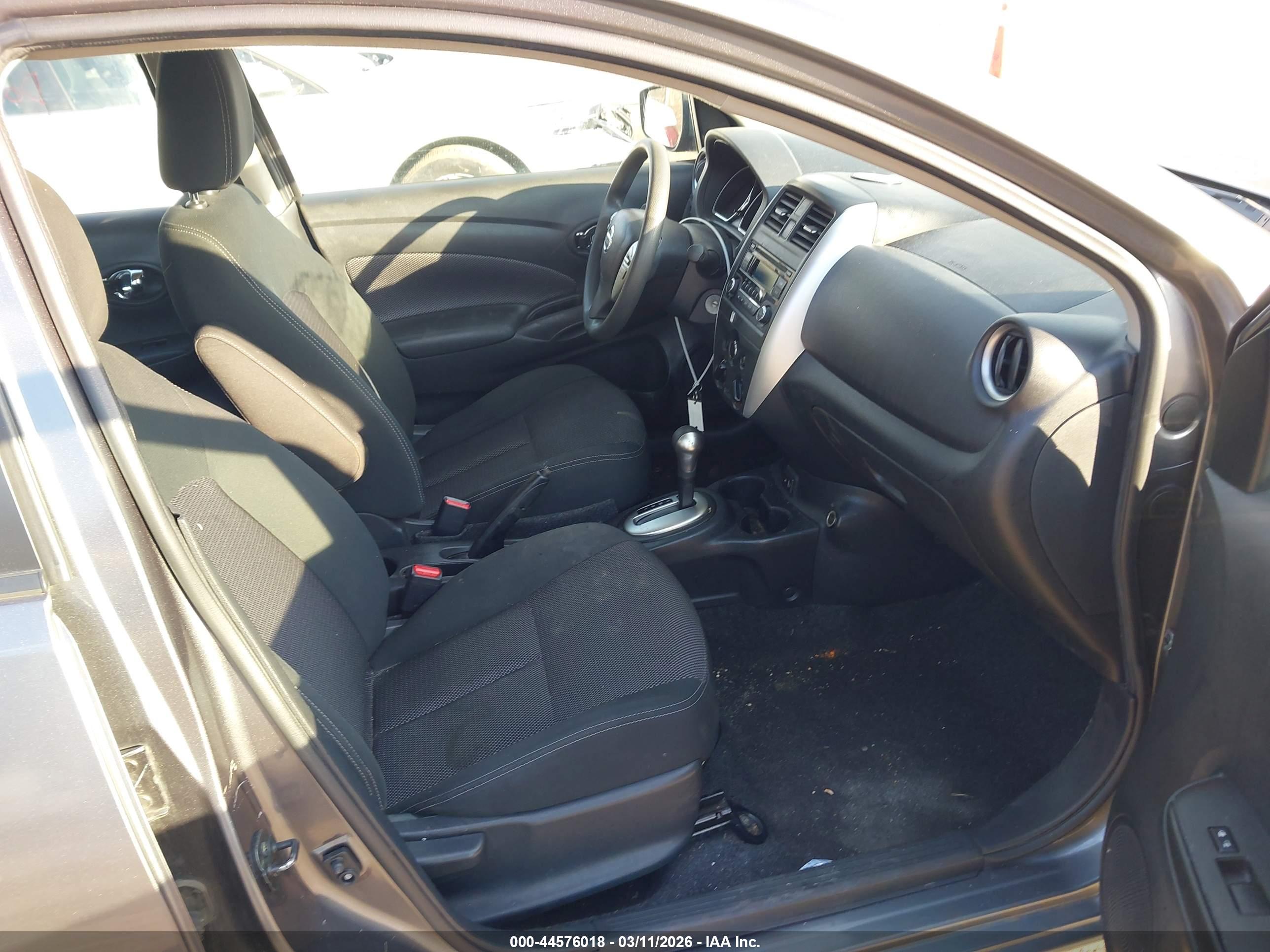 NISSAN VERSA image 5