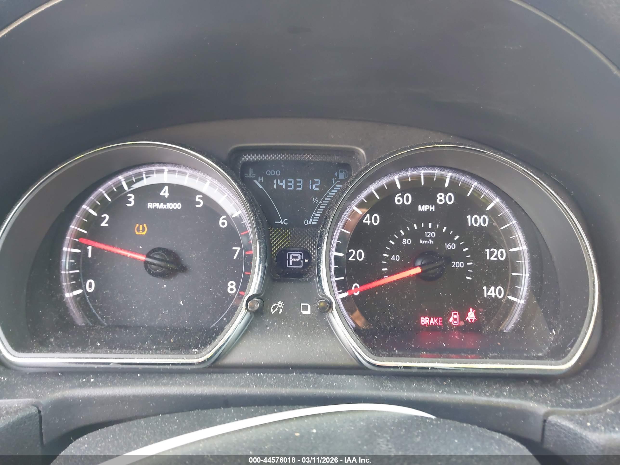 NISSAN VERSA image 7