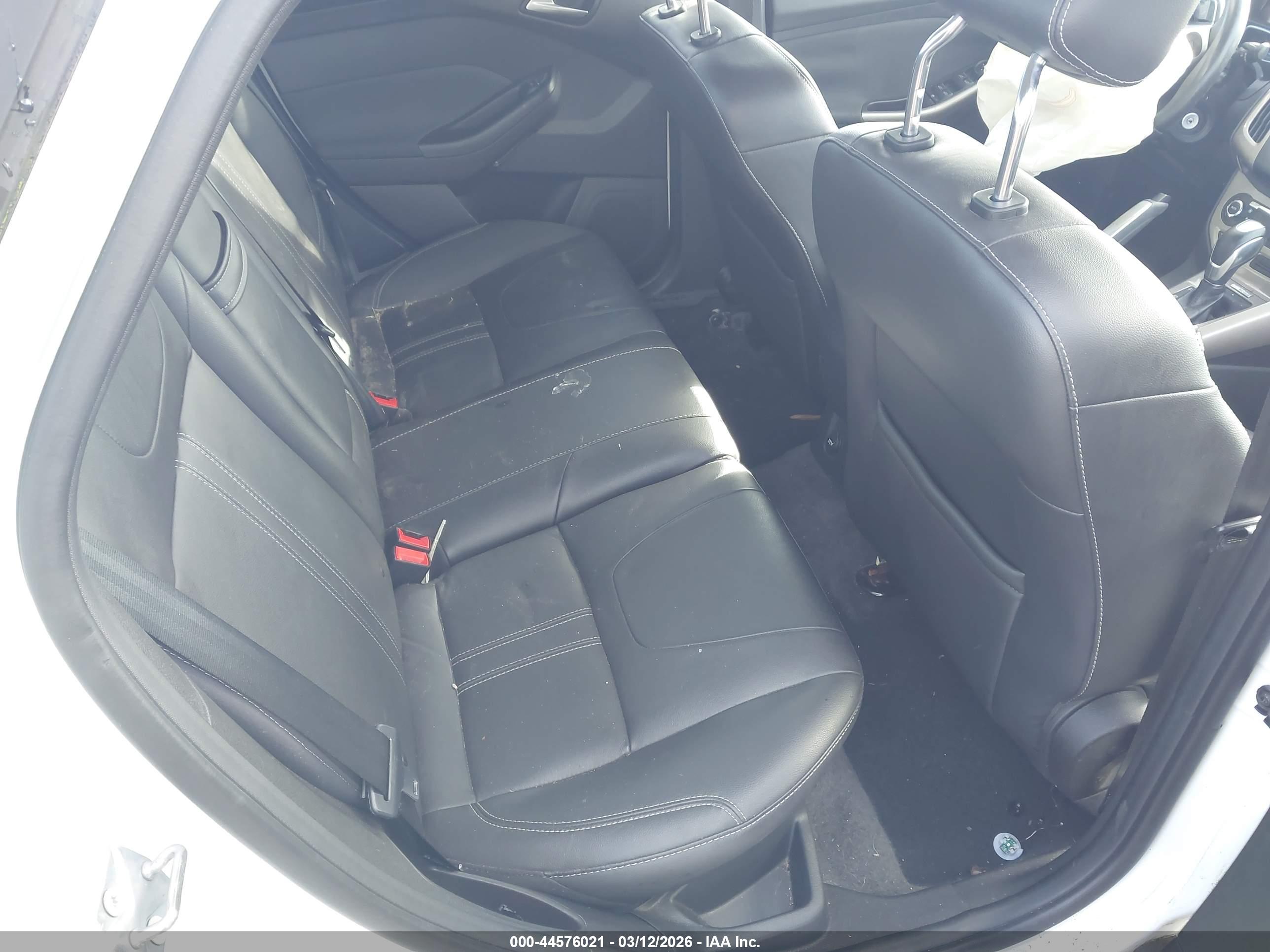 FORD FOCUS image 8