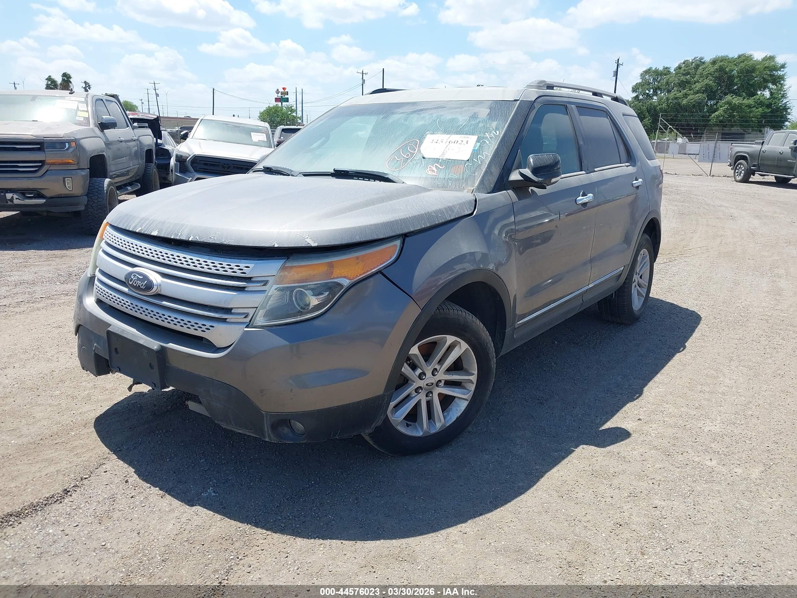 FORD EXPLORER image 2