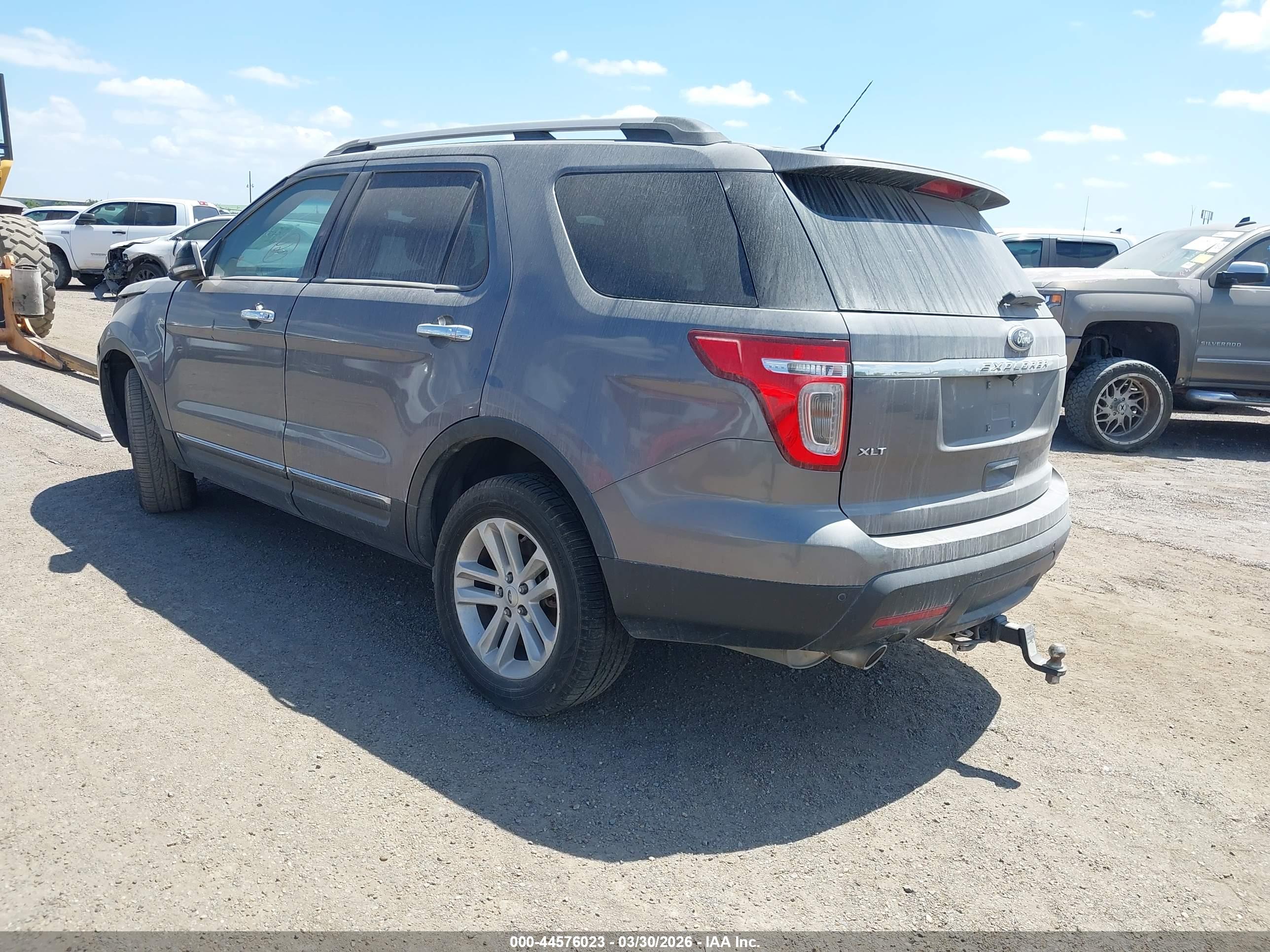 FORD EXPLORER image 3