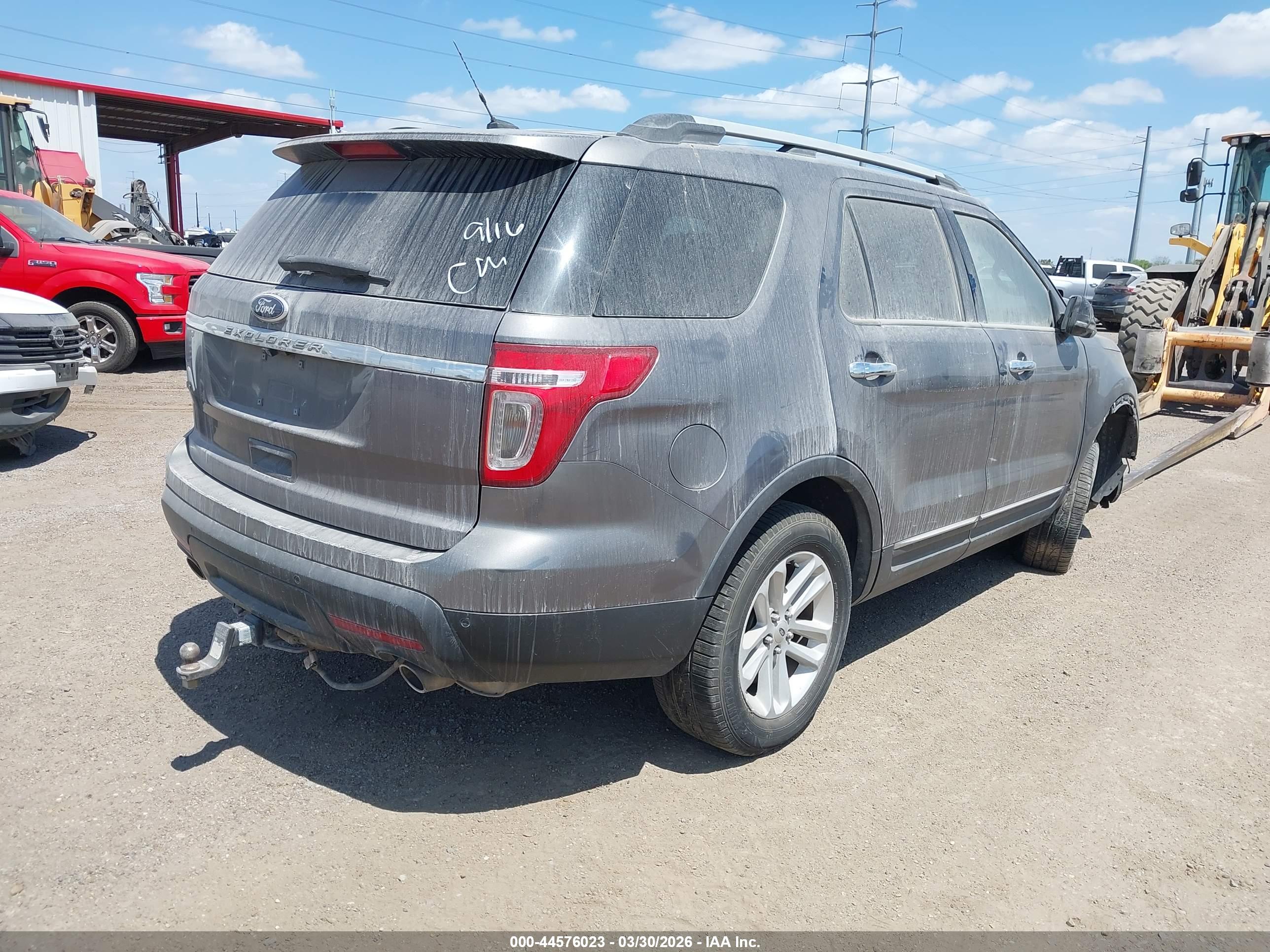 FORD EXPLORER image 4