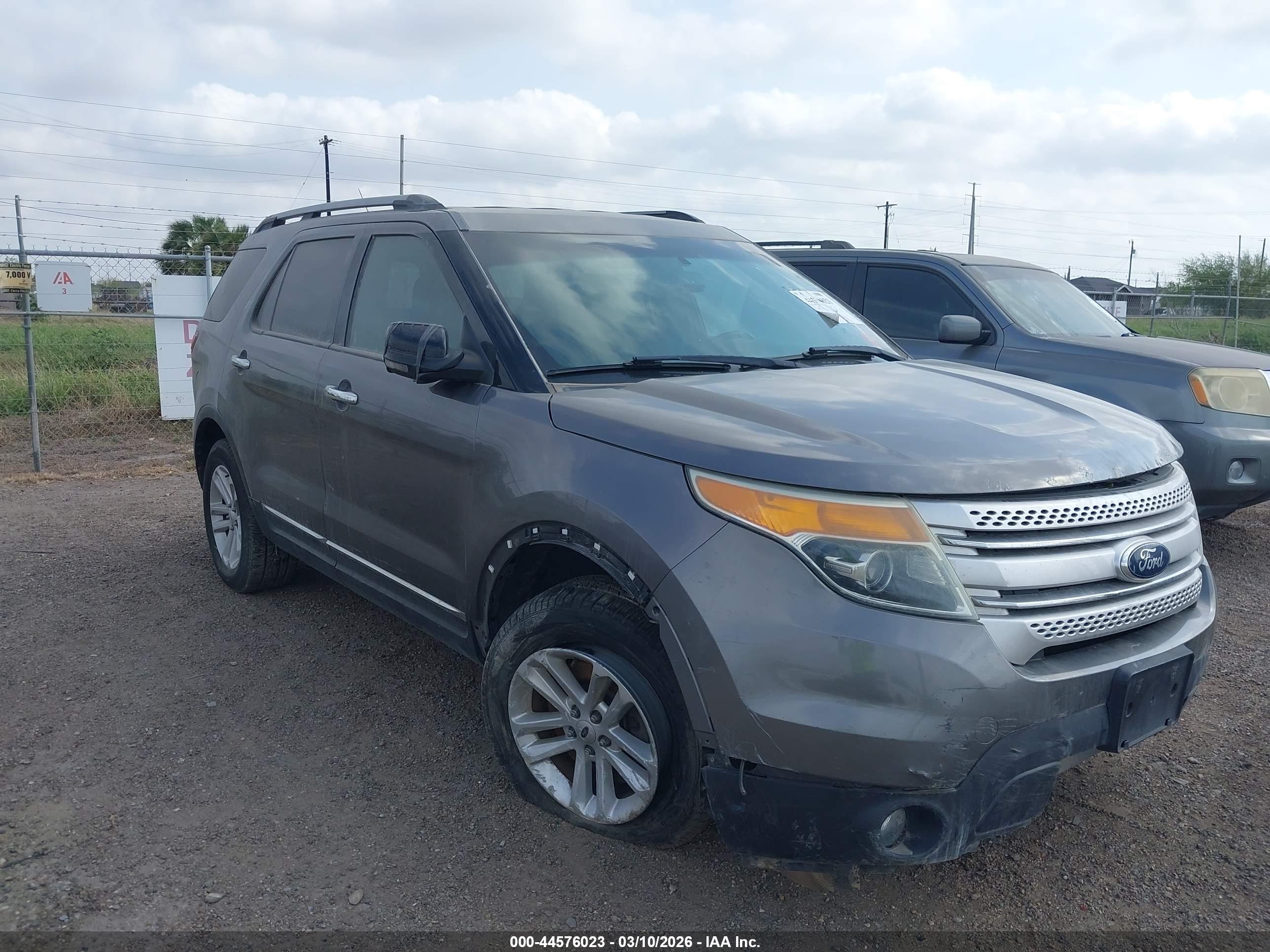 FORD EXPLORER image 6