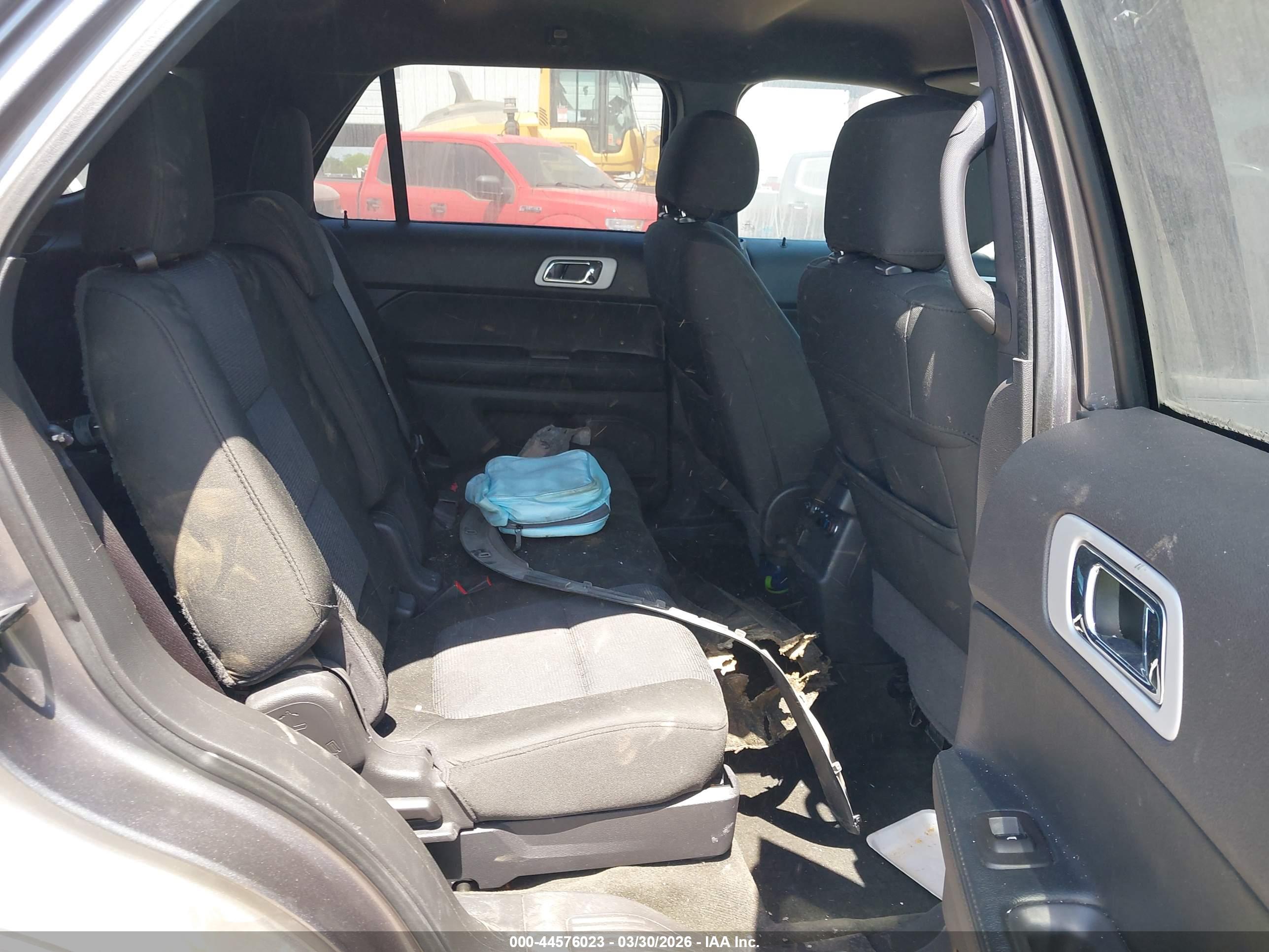 FORD EXPLORER image 8