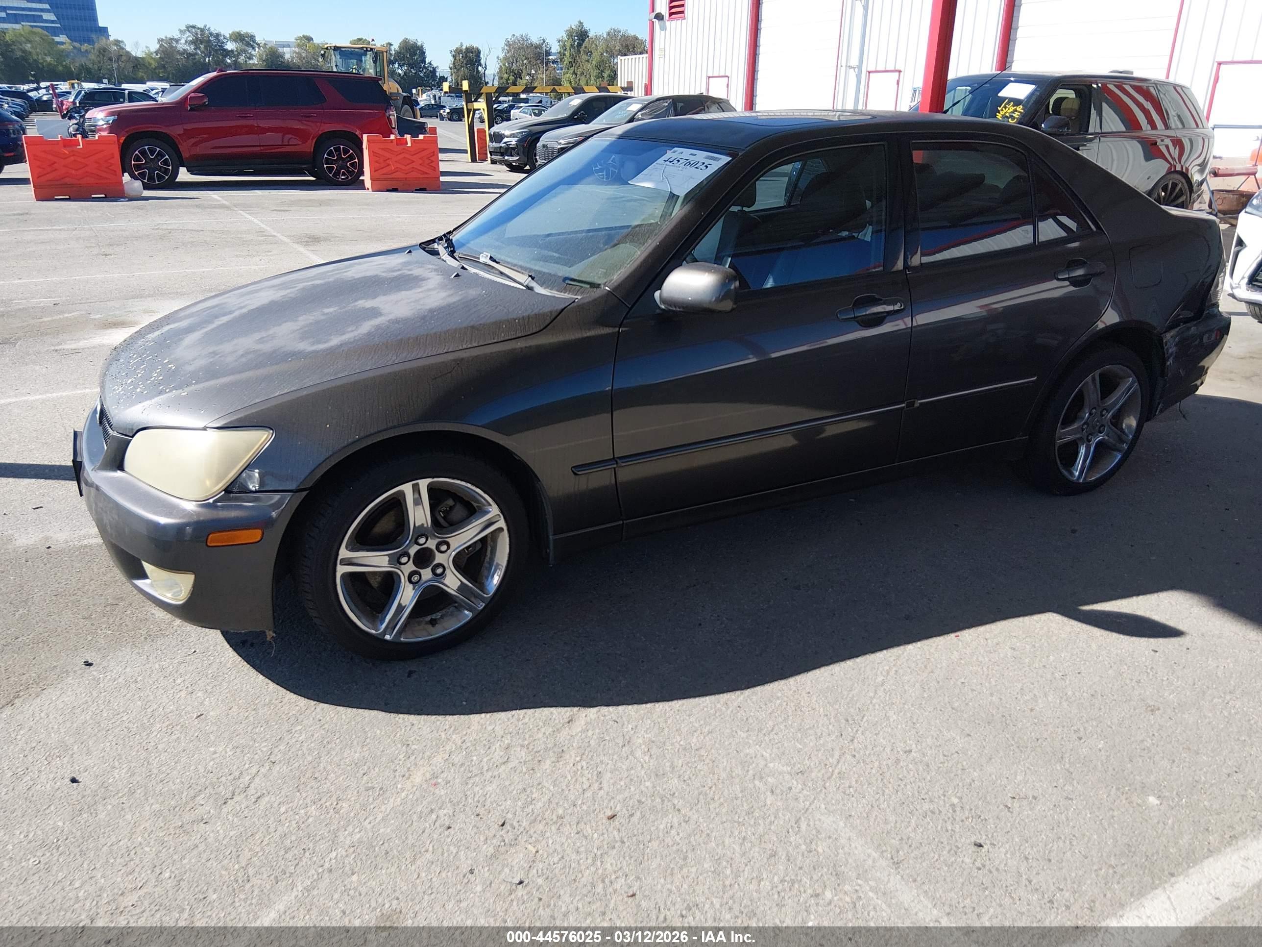 LEXUS IS image 2
