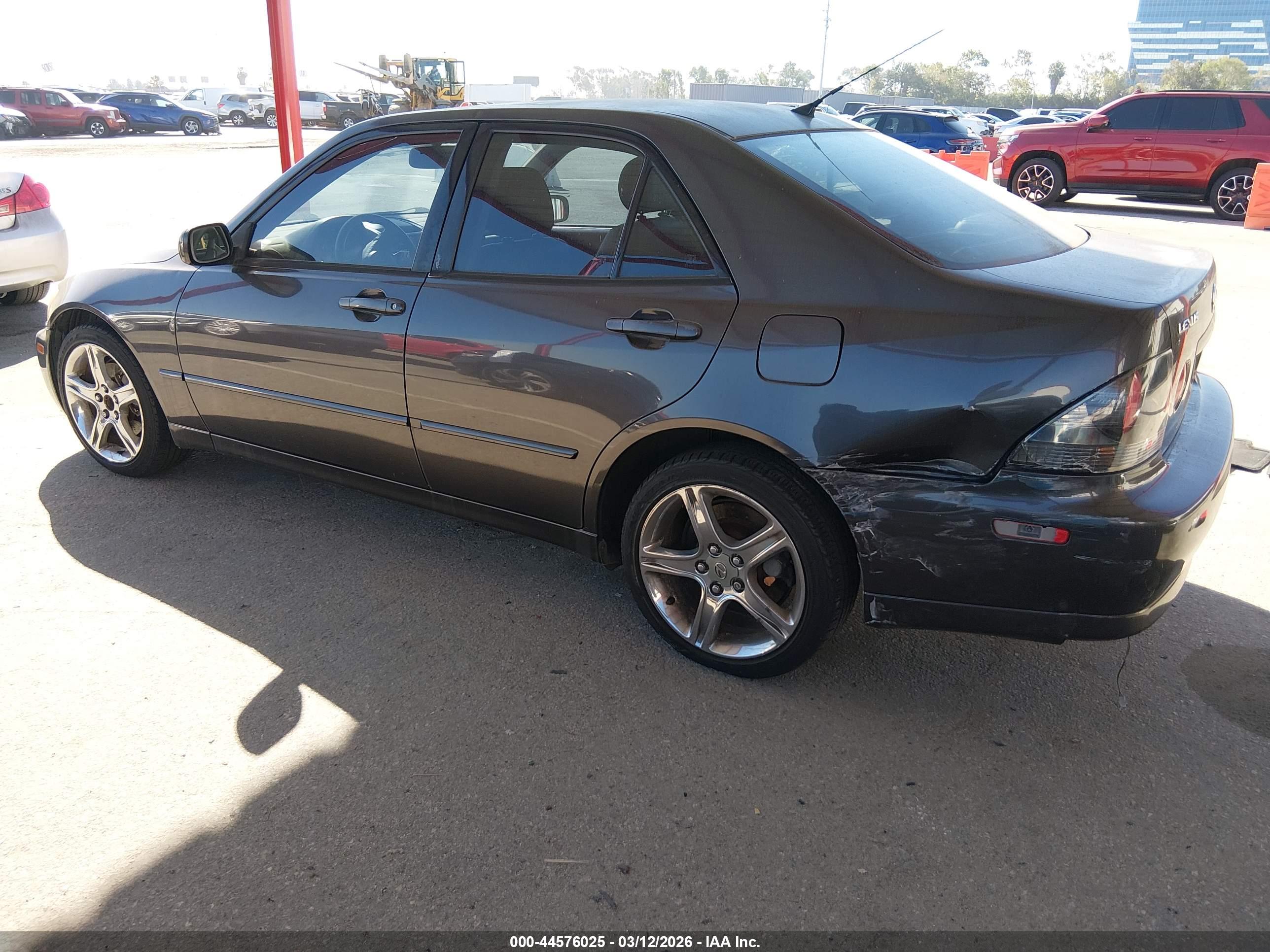 LEXUS IS image 3