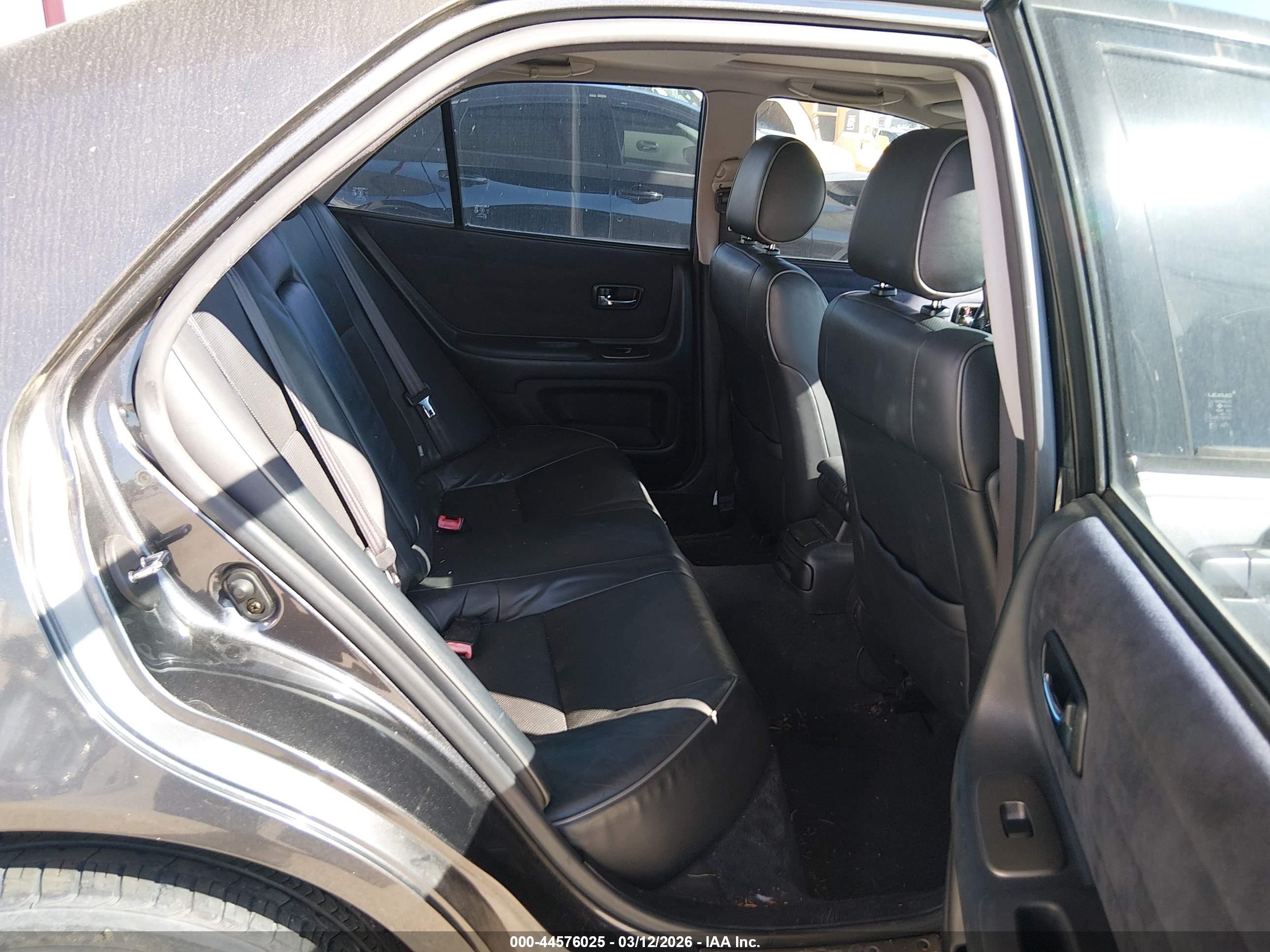 LEXUS IS image 8
