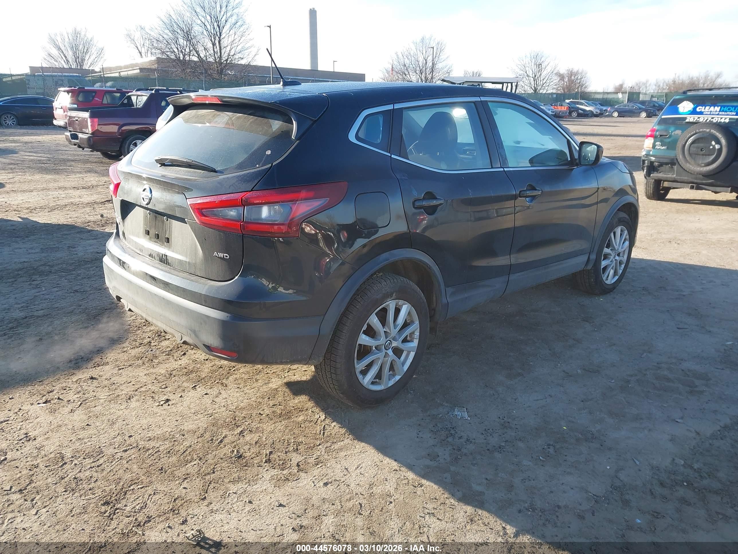 NISSAN ROGUE image 4