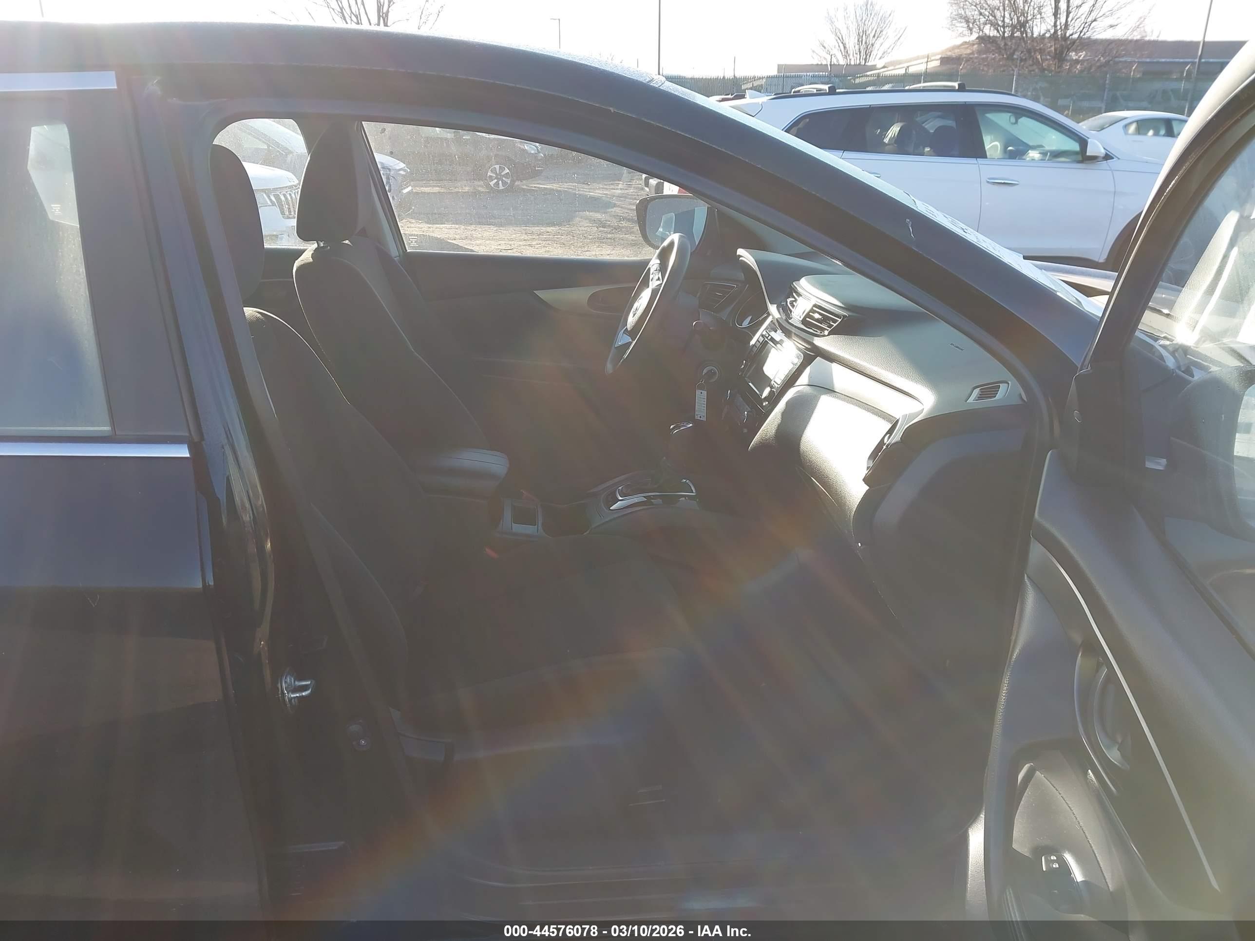 NISSAN ROGUE image 5