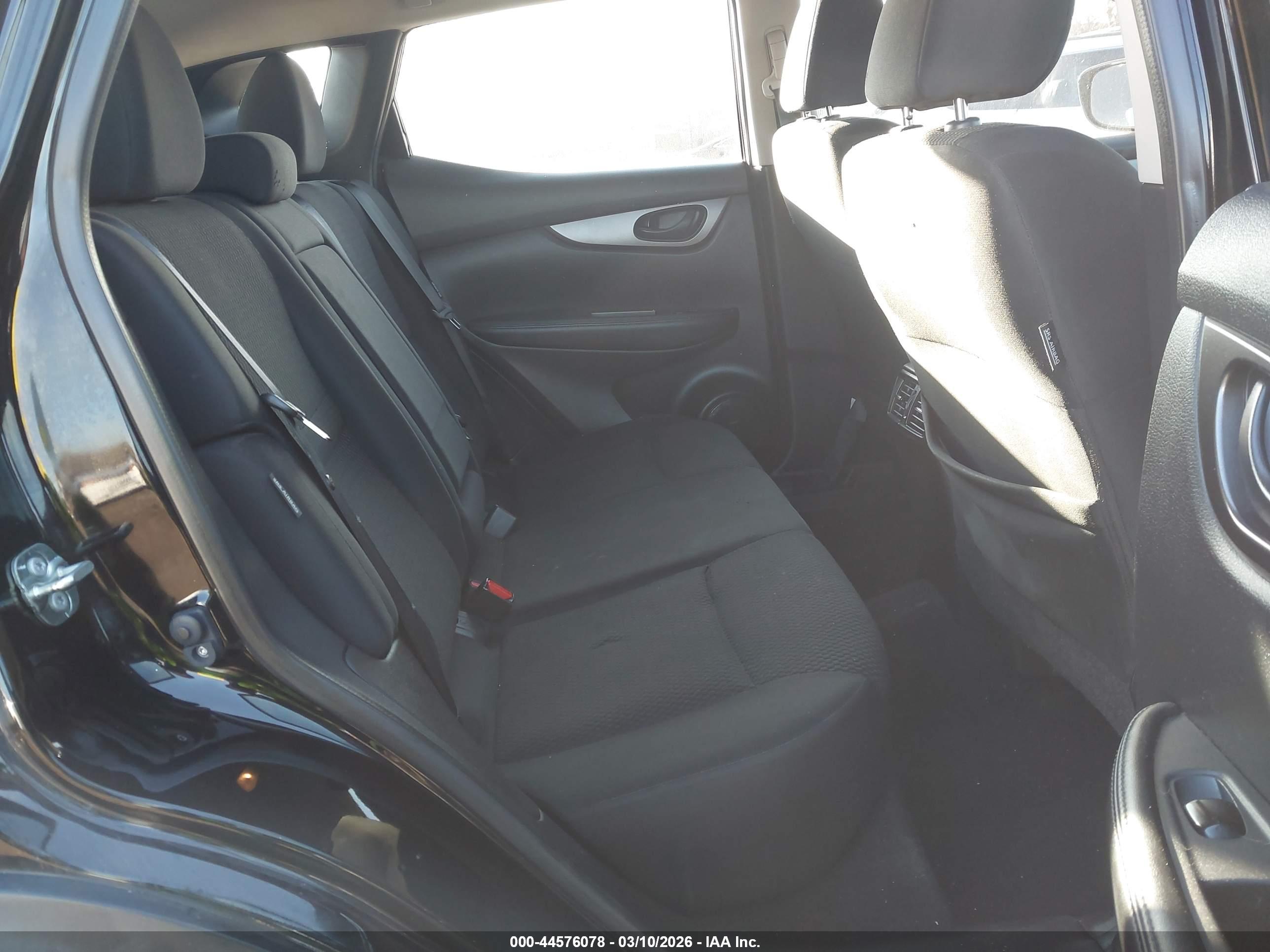 NISSAN ROGUE image 8