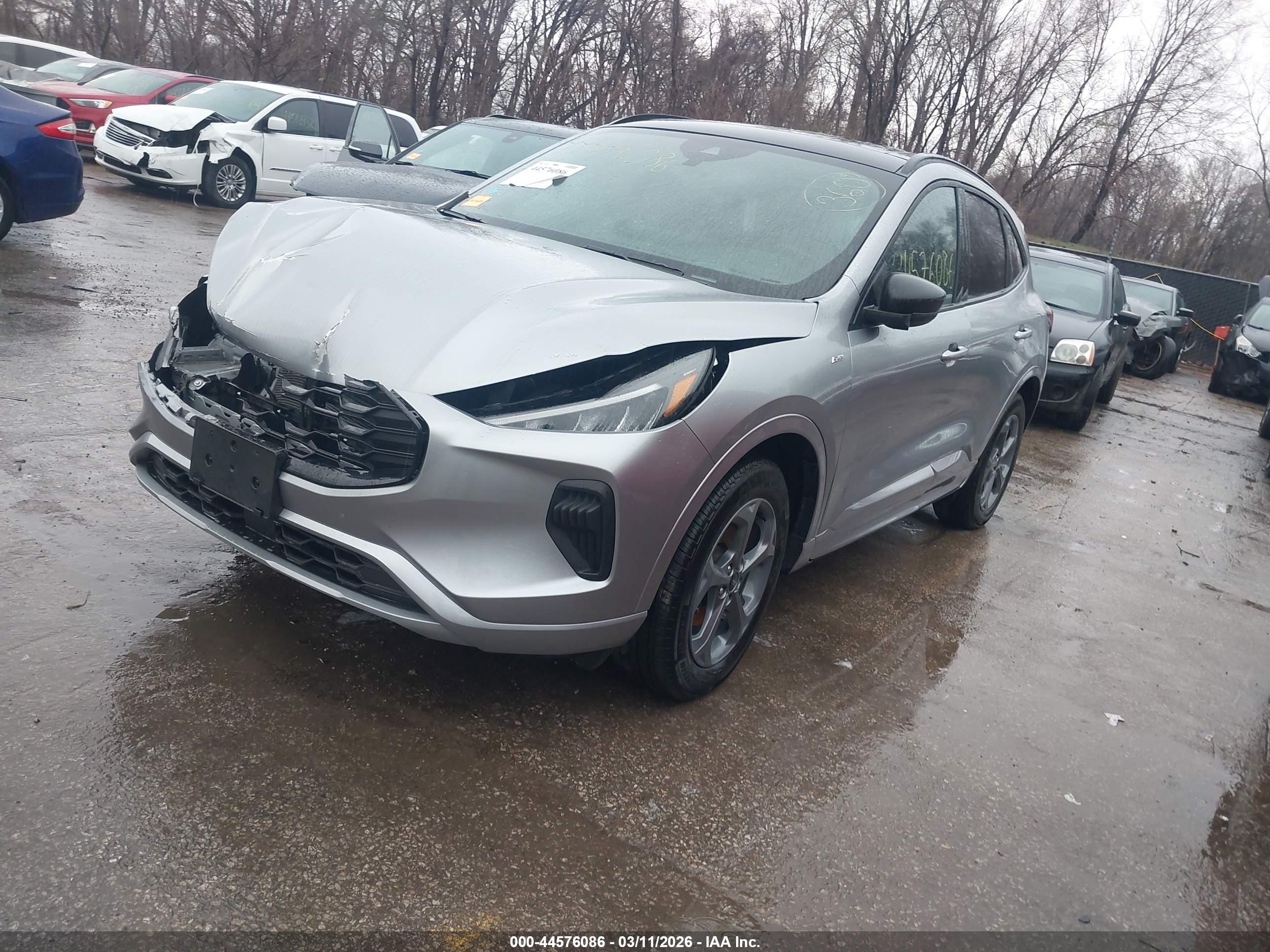 FORD ESCAPE image 2