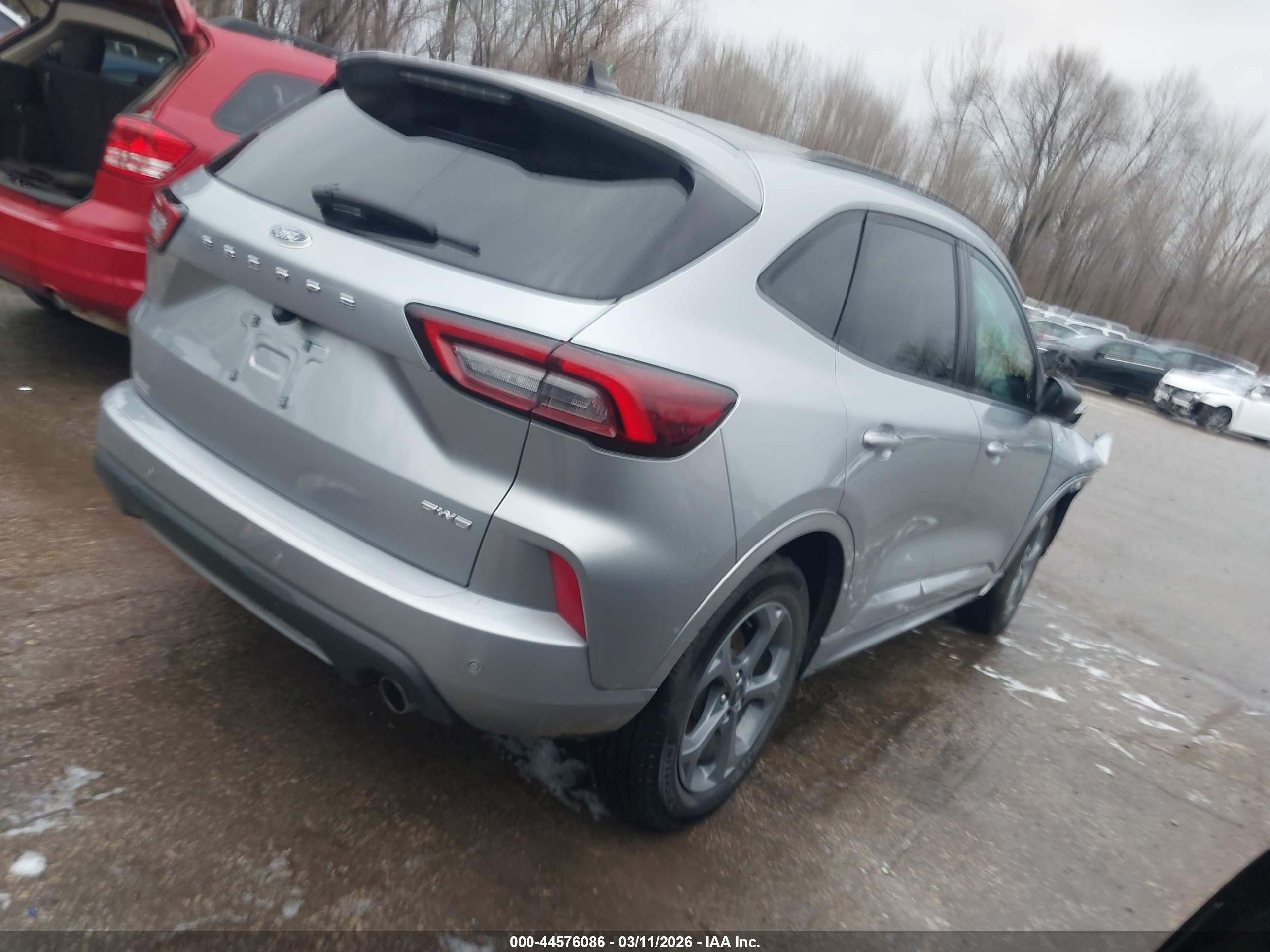 FORD ESCAPE image 4