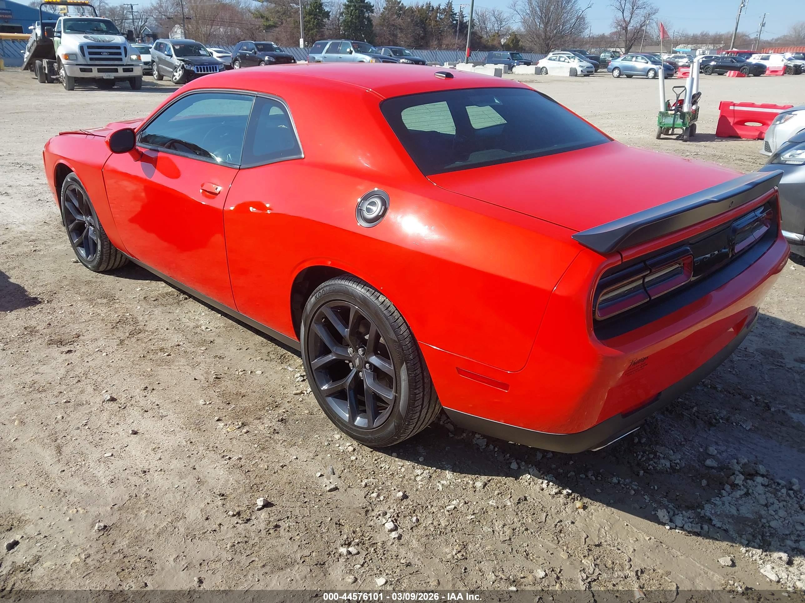 DODGE CHALLENGER image 3