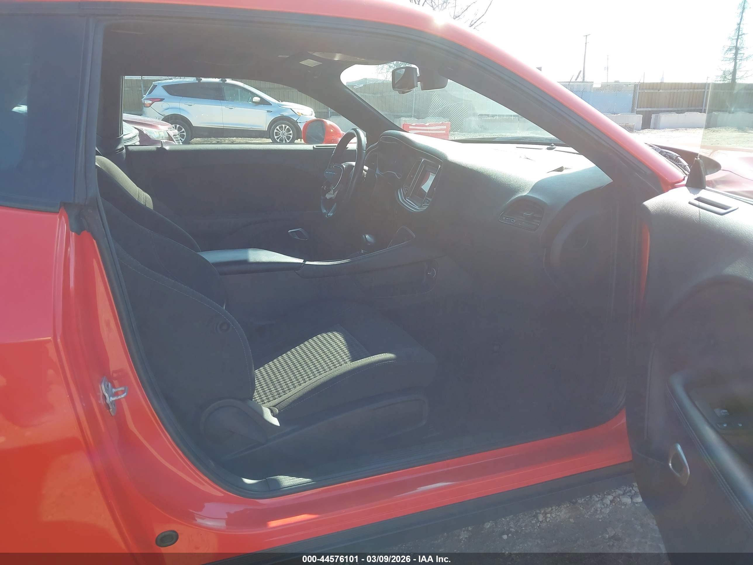 DODGE CHALLENGER image 5