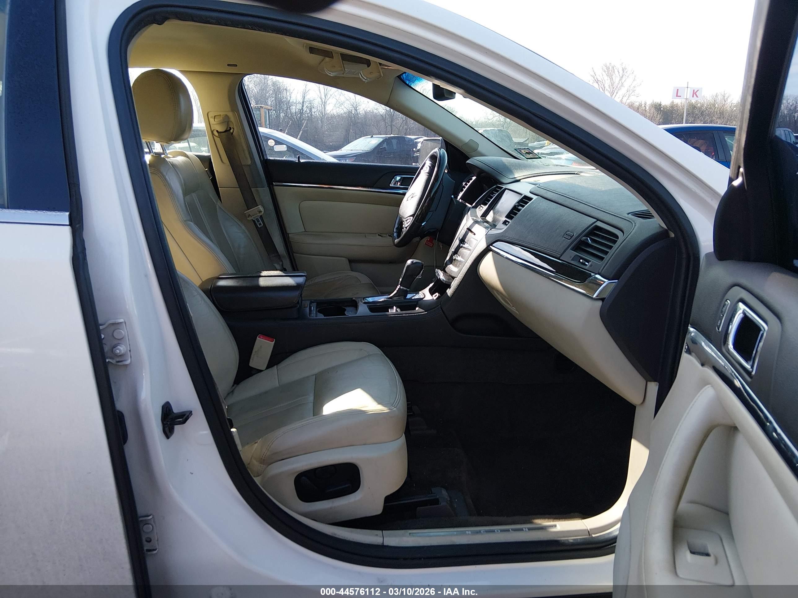 LINCOLN MKS image 5