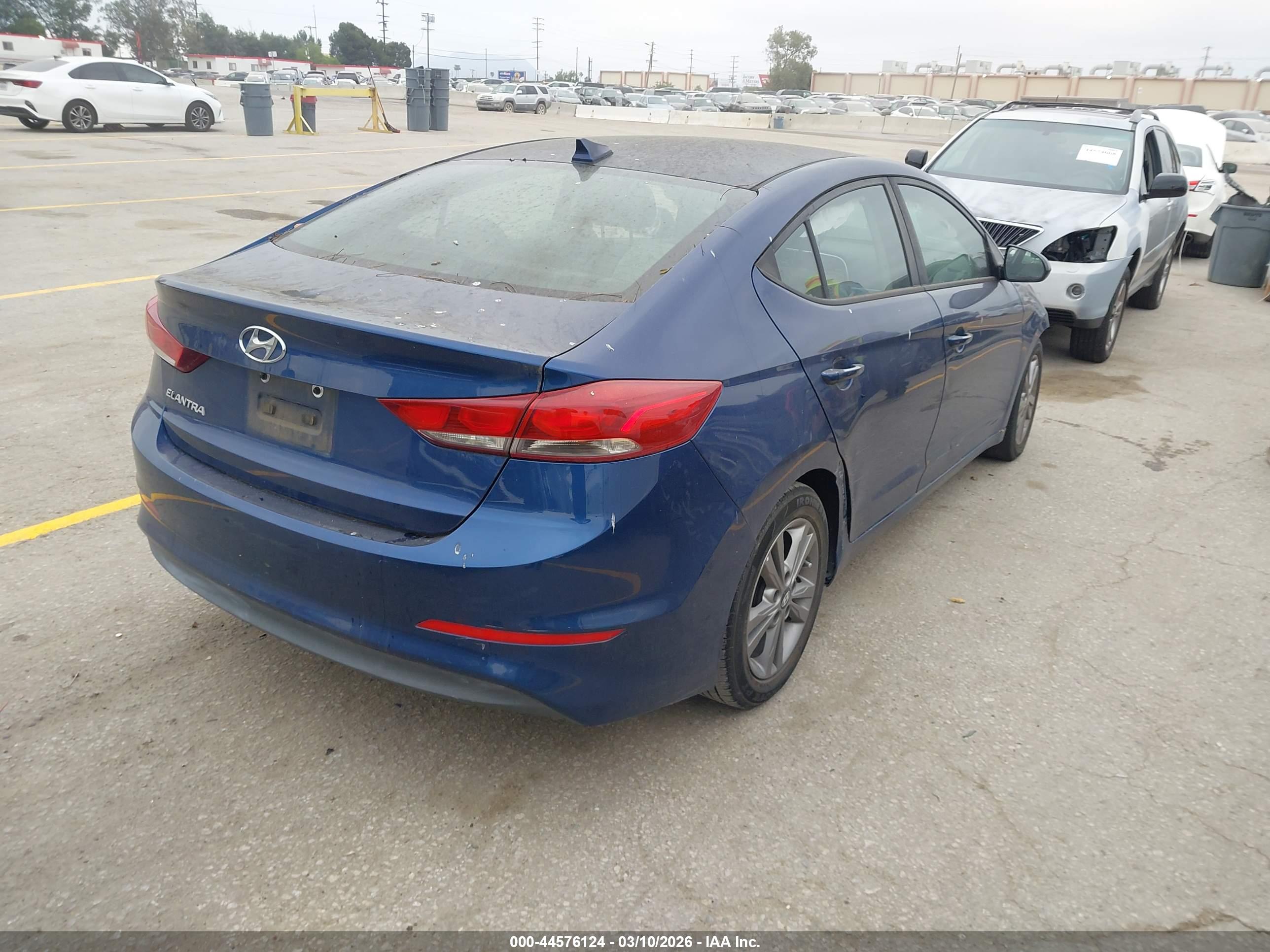 HYUNDAI ELANTRA image 4