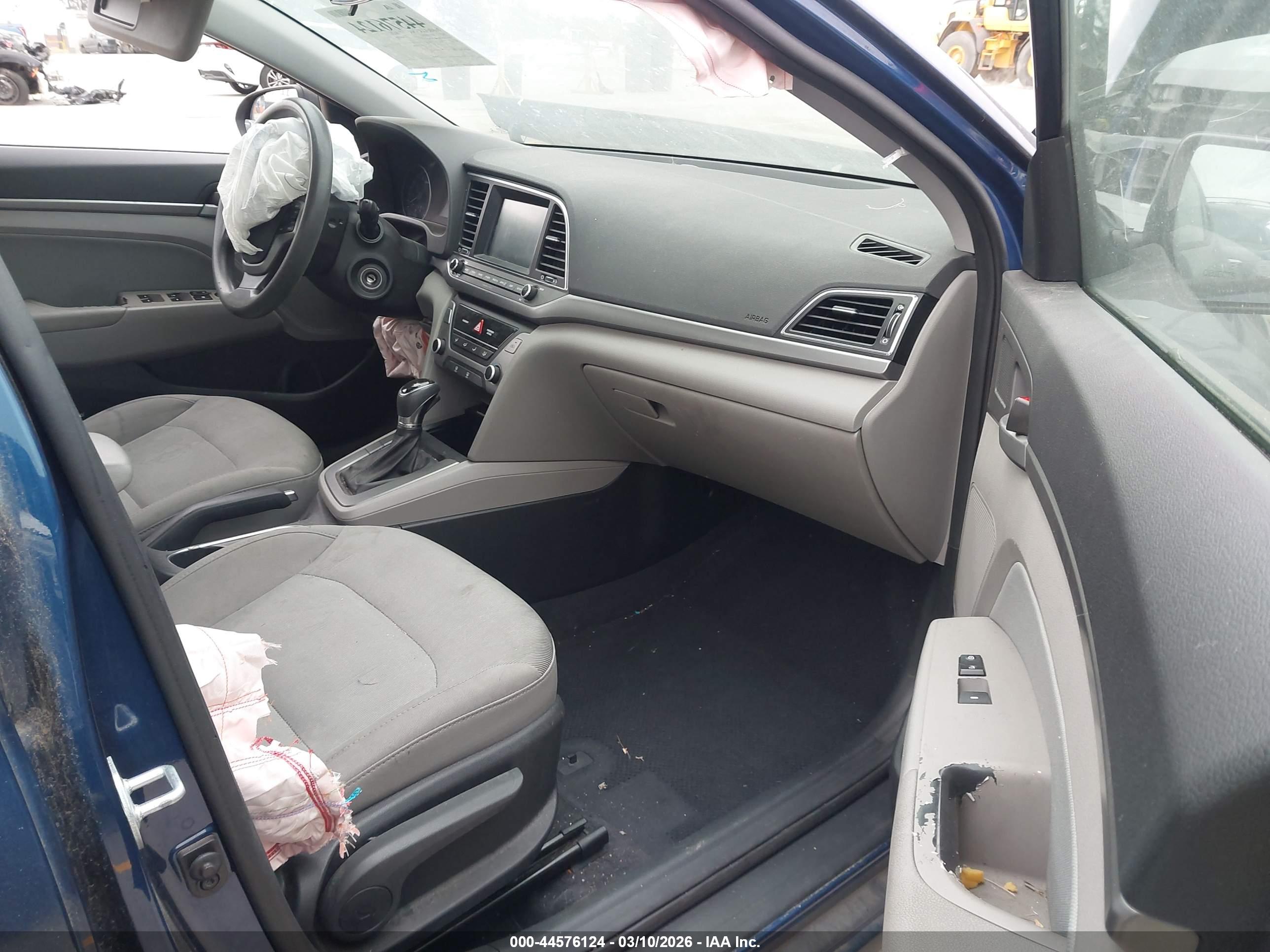 HYUNDAI ELANTRA image 5