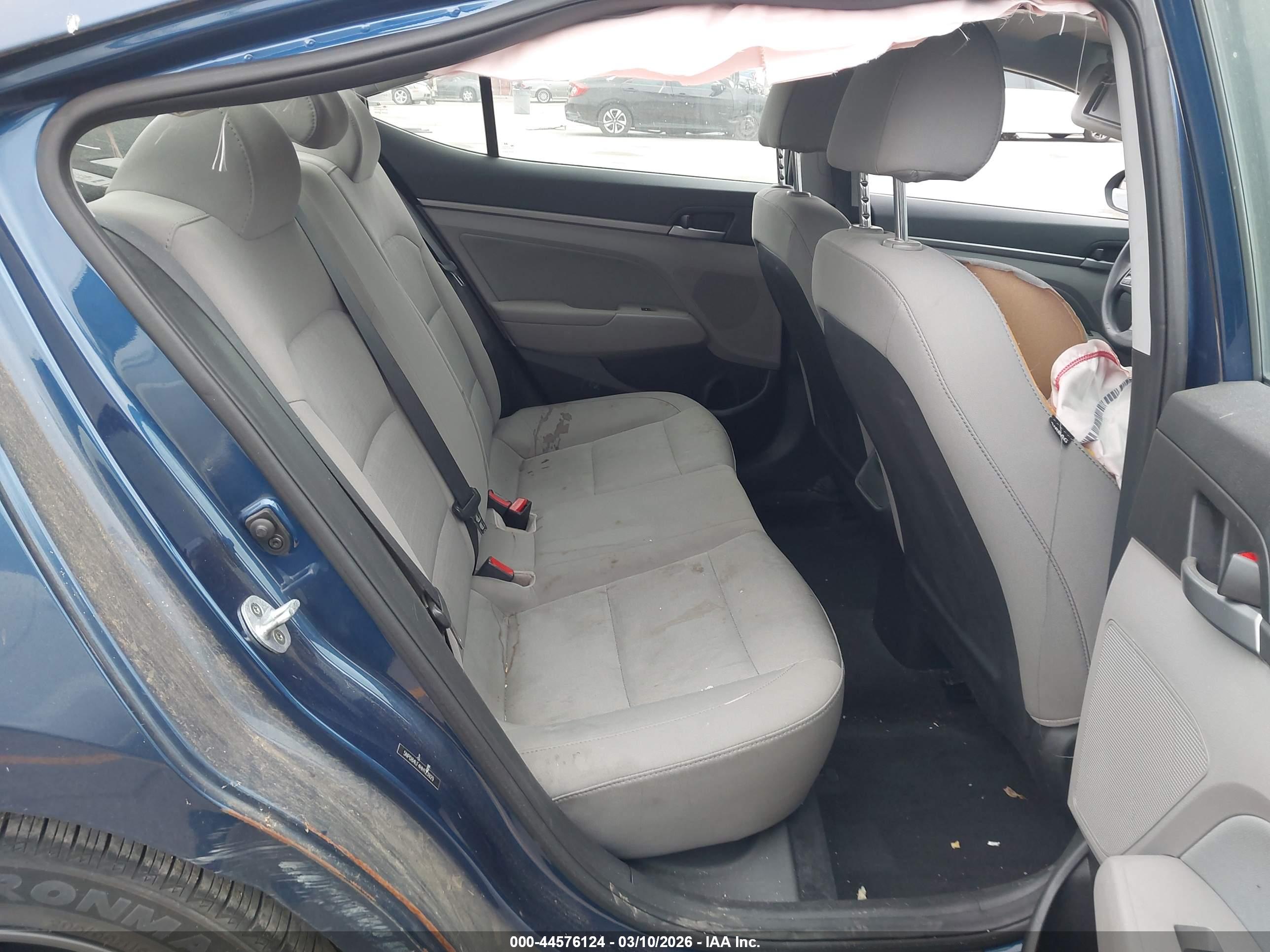 HYUNDAI ELANTRA image 8
