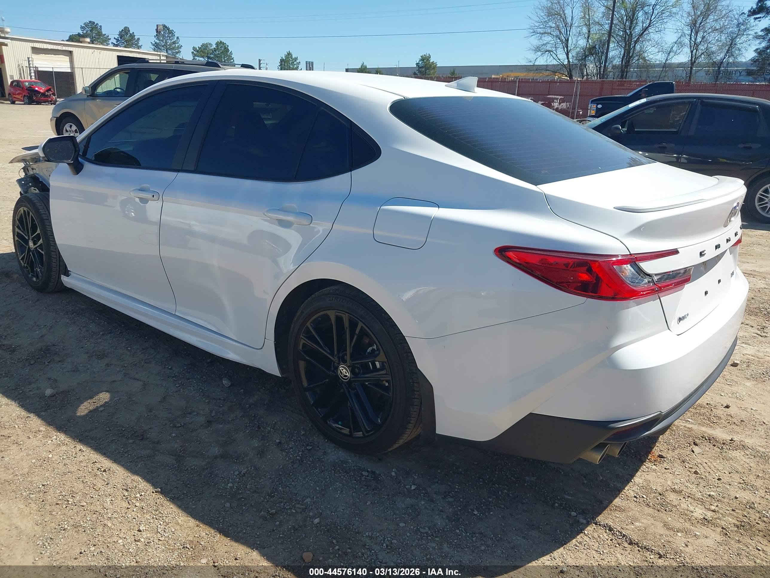 TOYOTA CAMRY image 3