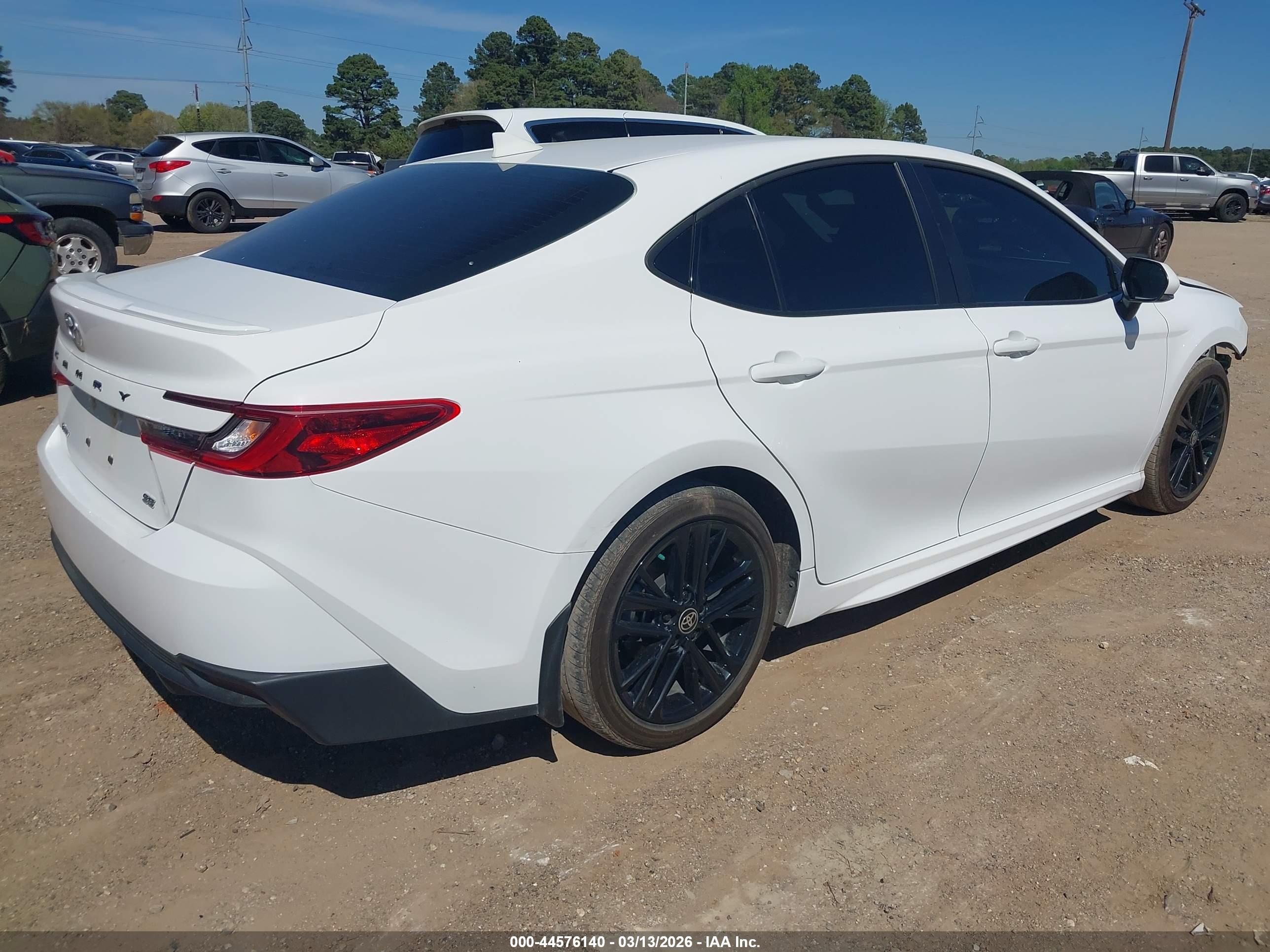 TOYOTA CAMRY image 4