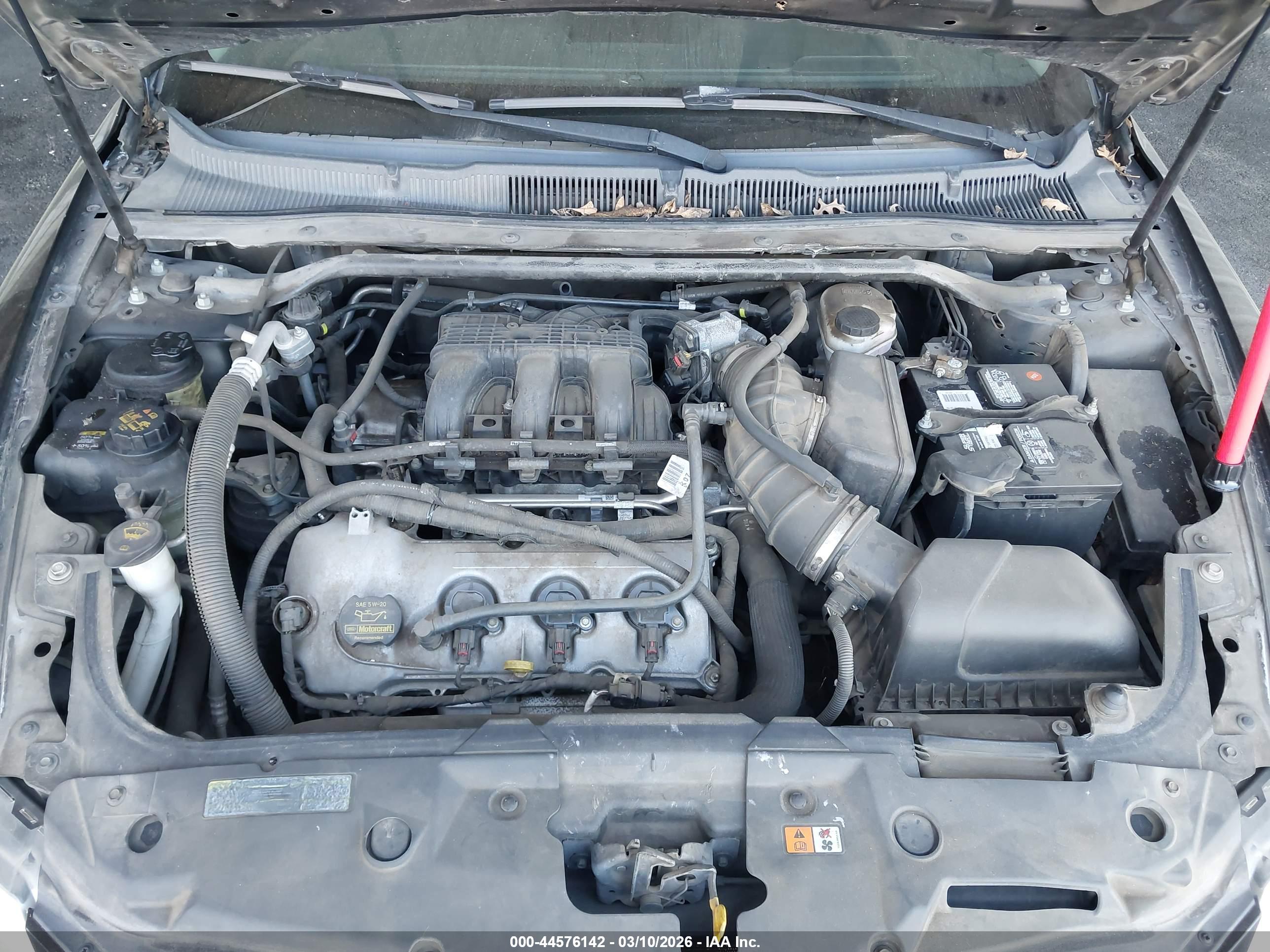 FORD TAURUS image 10