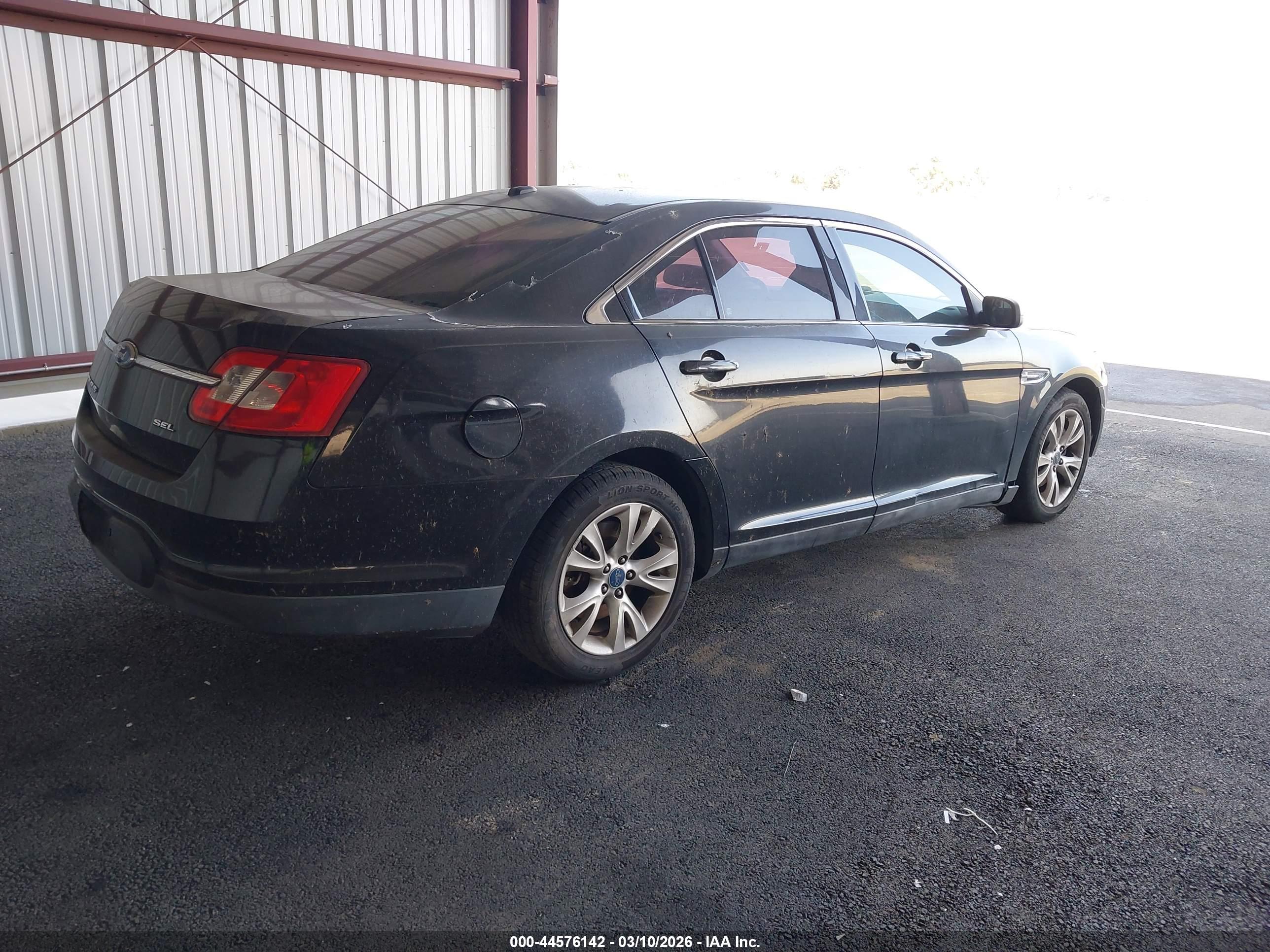 FORD TAURUS image 4