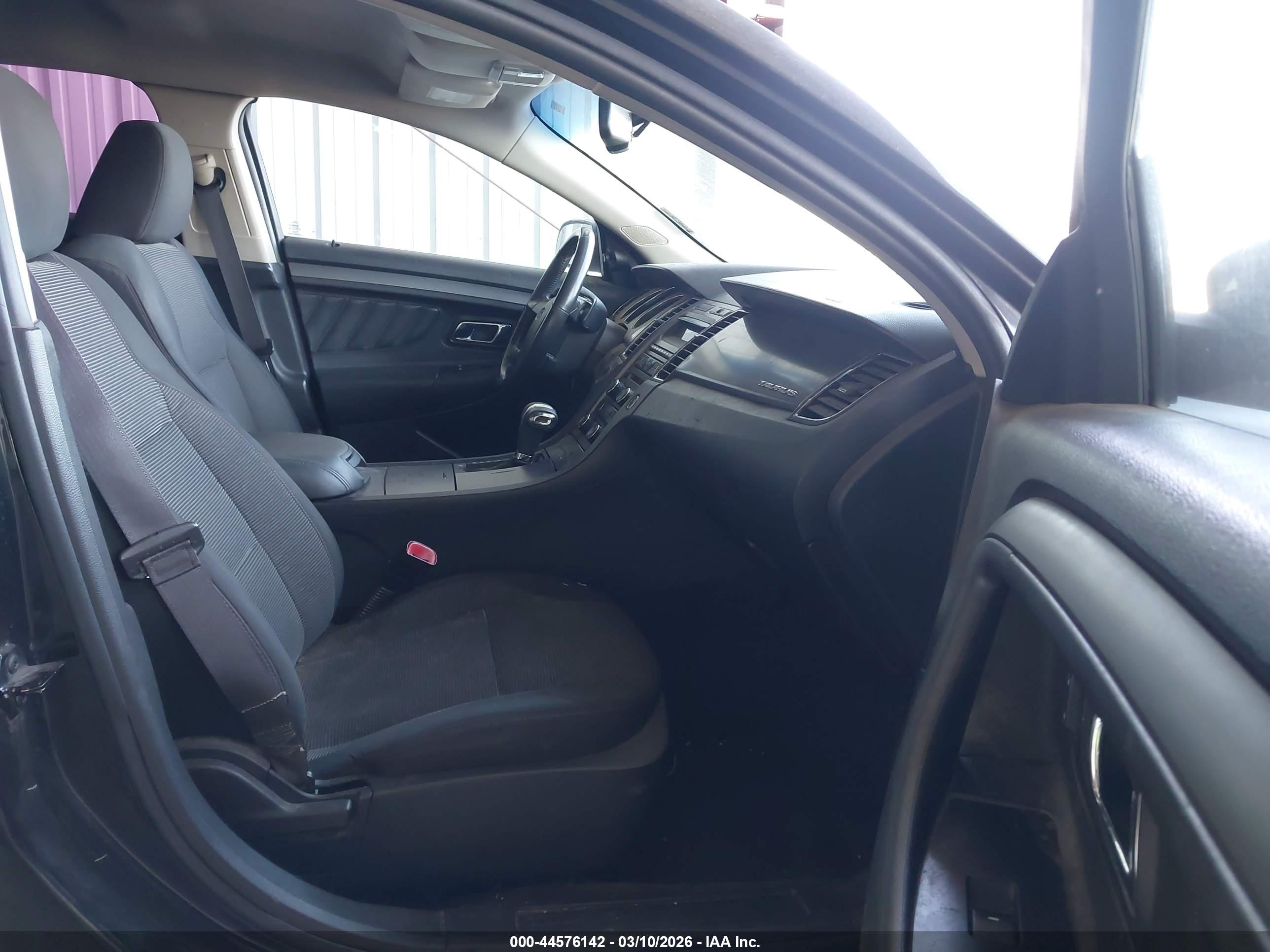 FORD TAURUS image 5