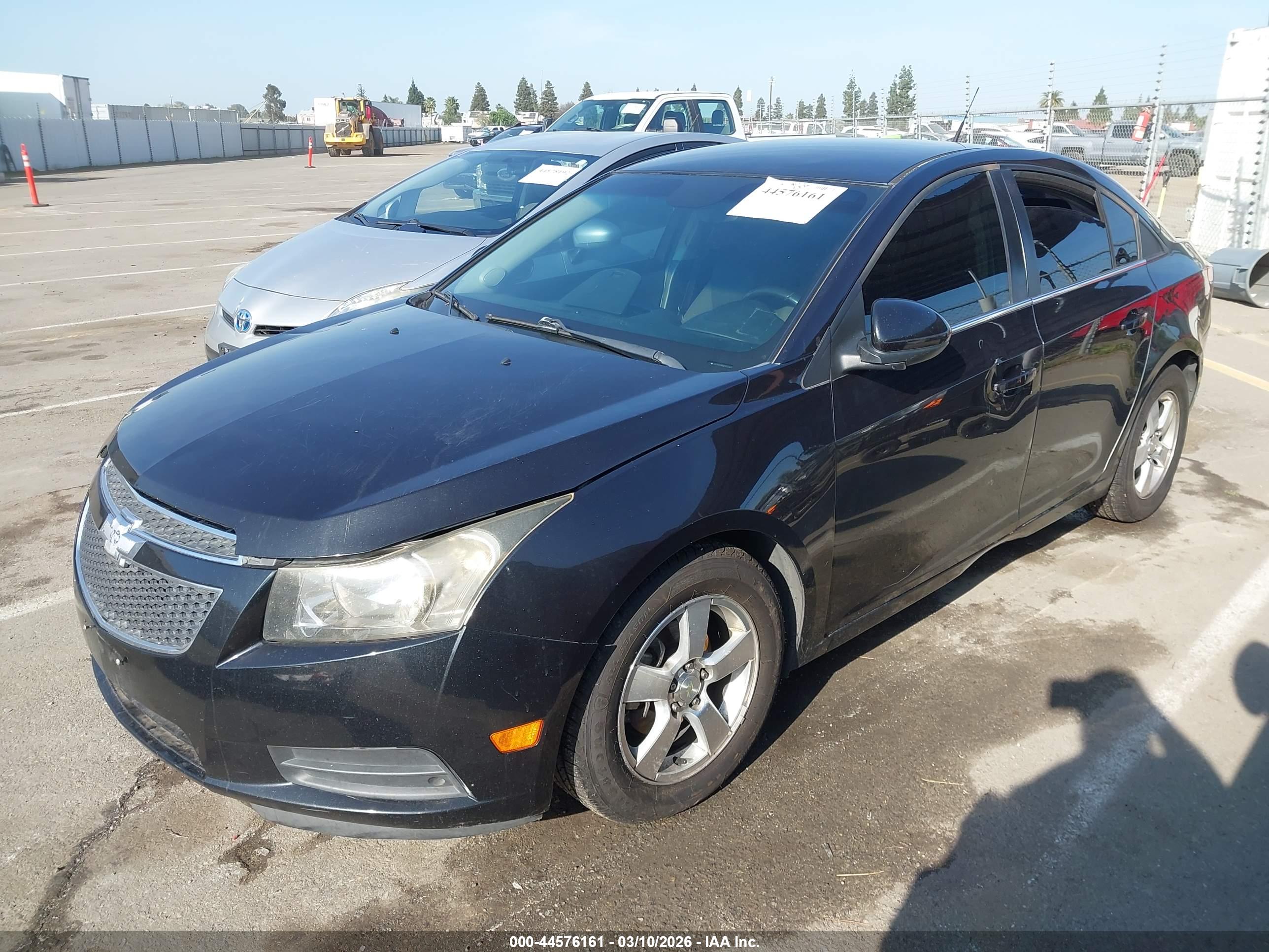 CHEVROLET CRUZE image 2