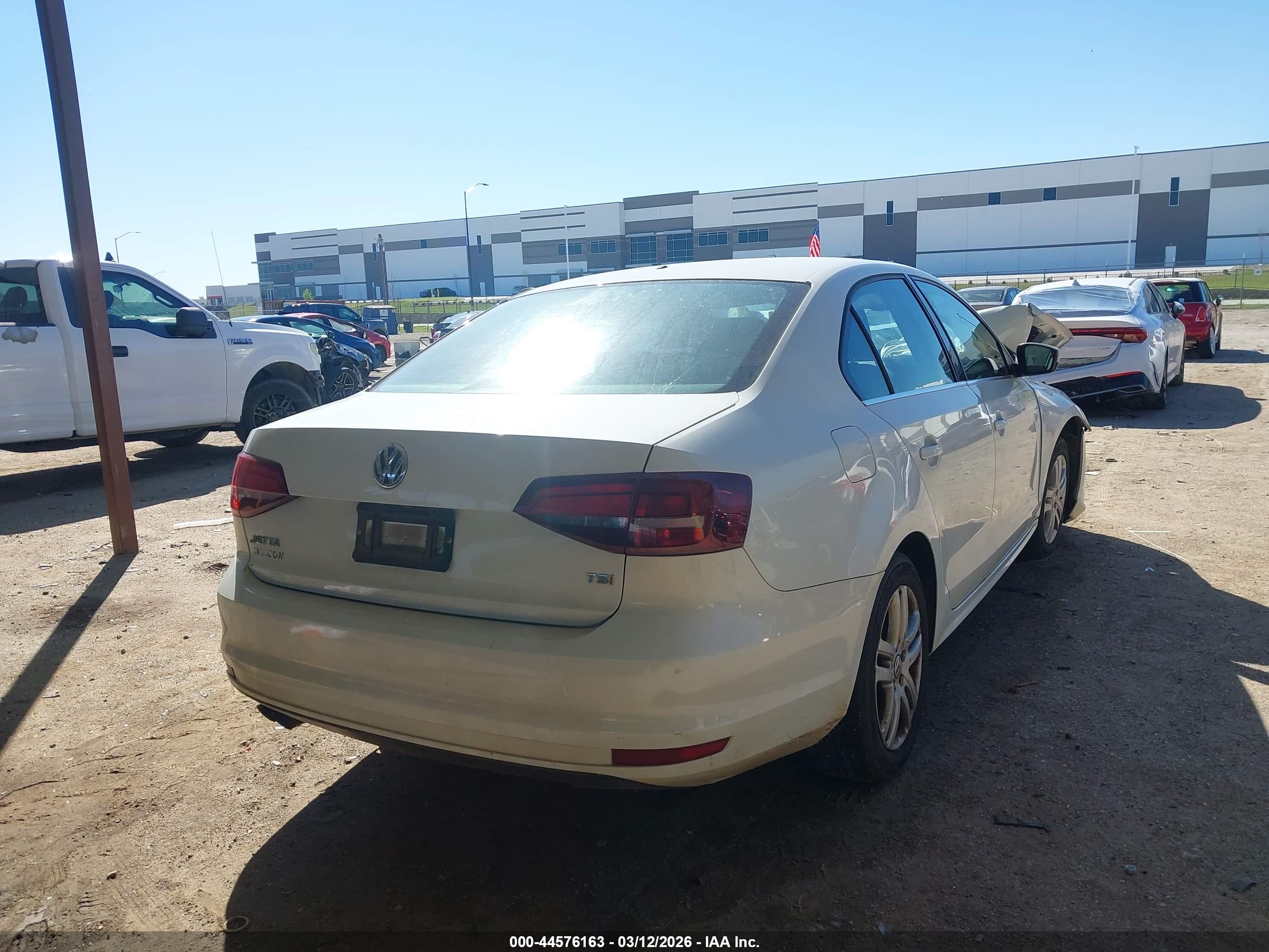 VOLKSWAGEN JETTA image 4