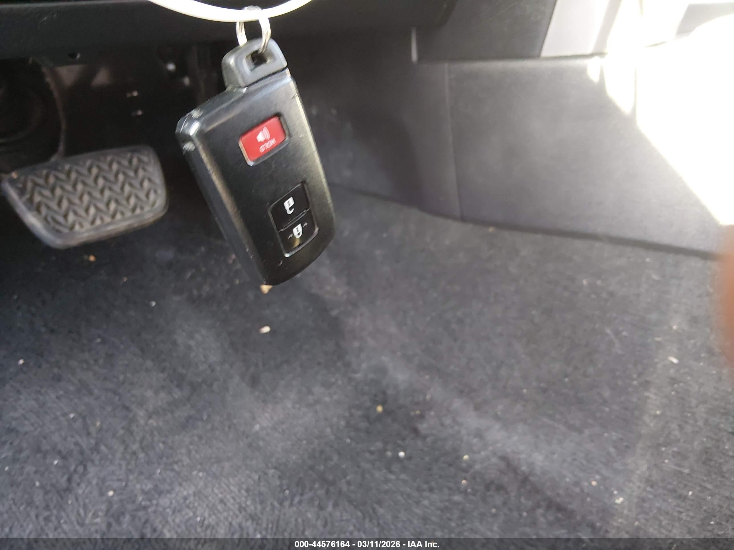TOYOTA 4RUNNER image 11