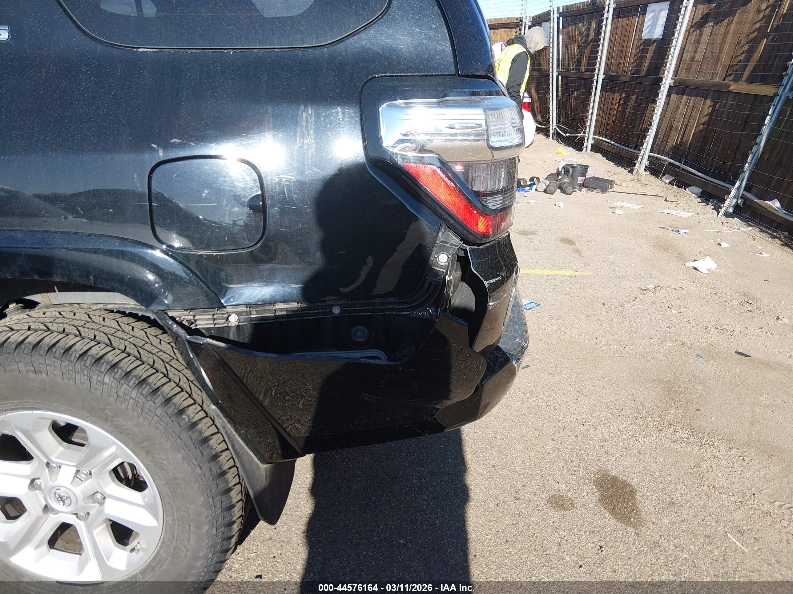 TOYOTA 4RUNNER image 6