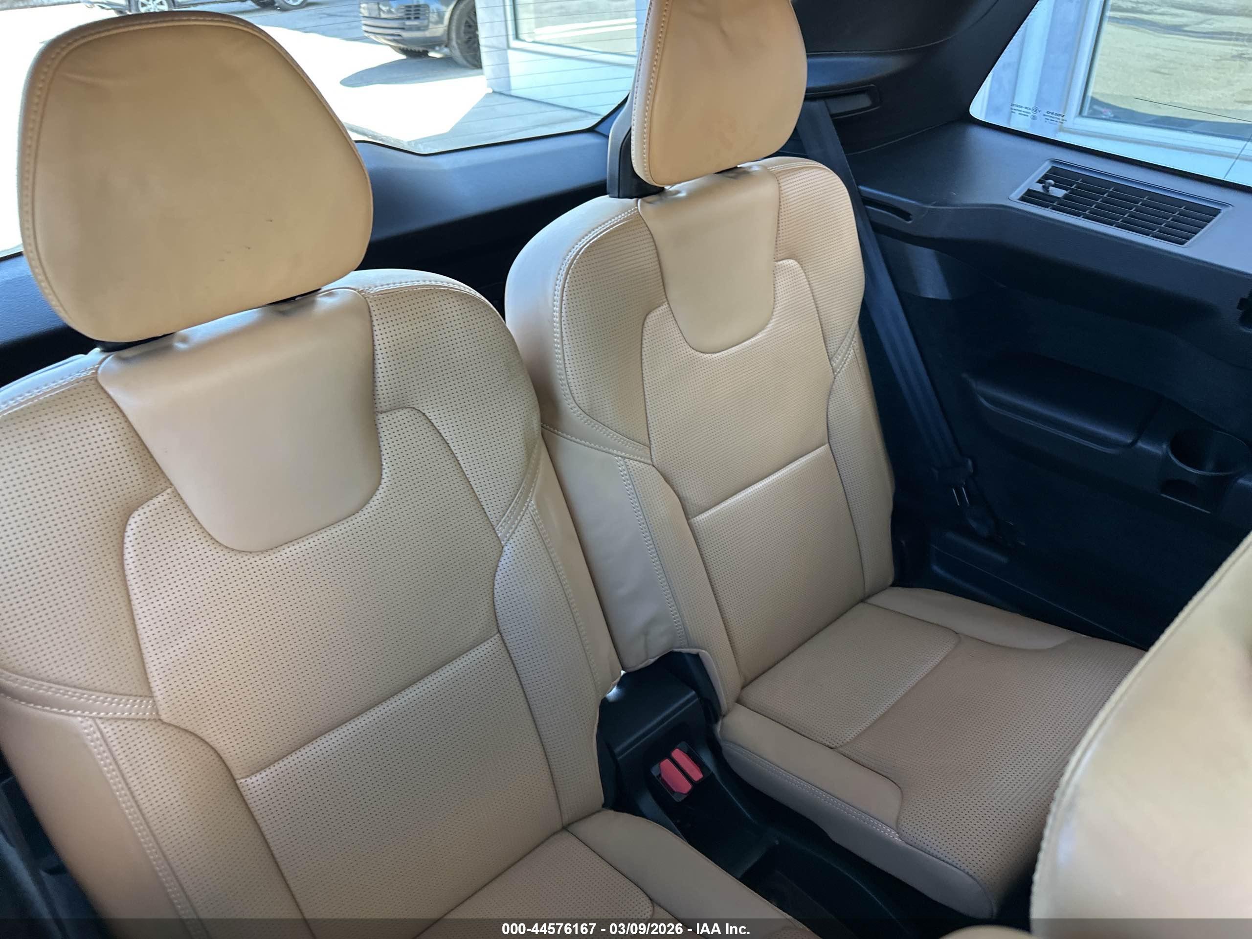 VOLVO XC90 image 6