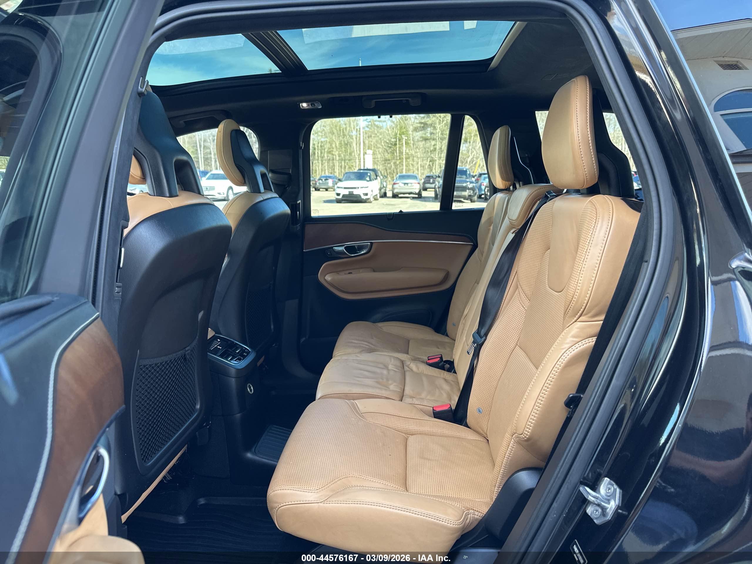 VOLVO XC90 image 8