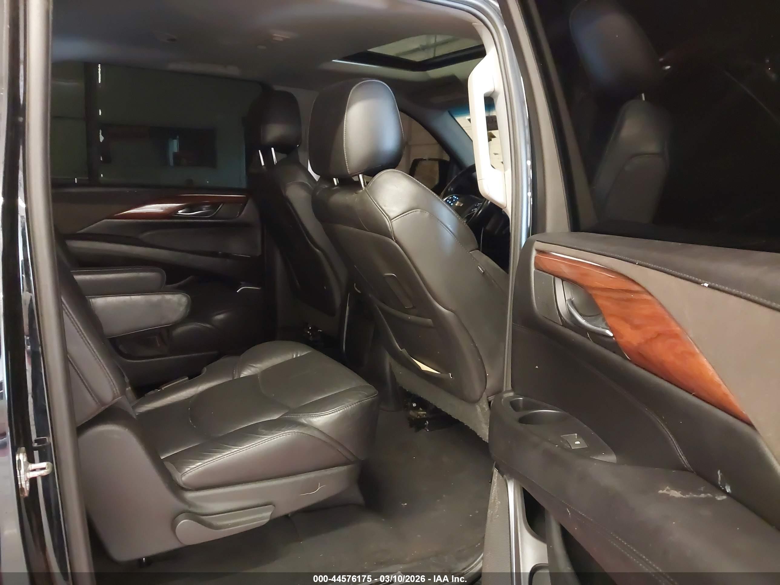 CADILLAC ESCALADE image 8