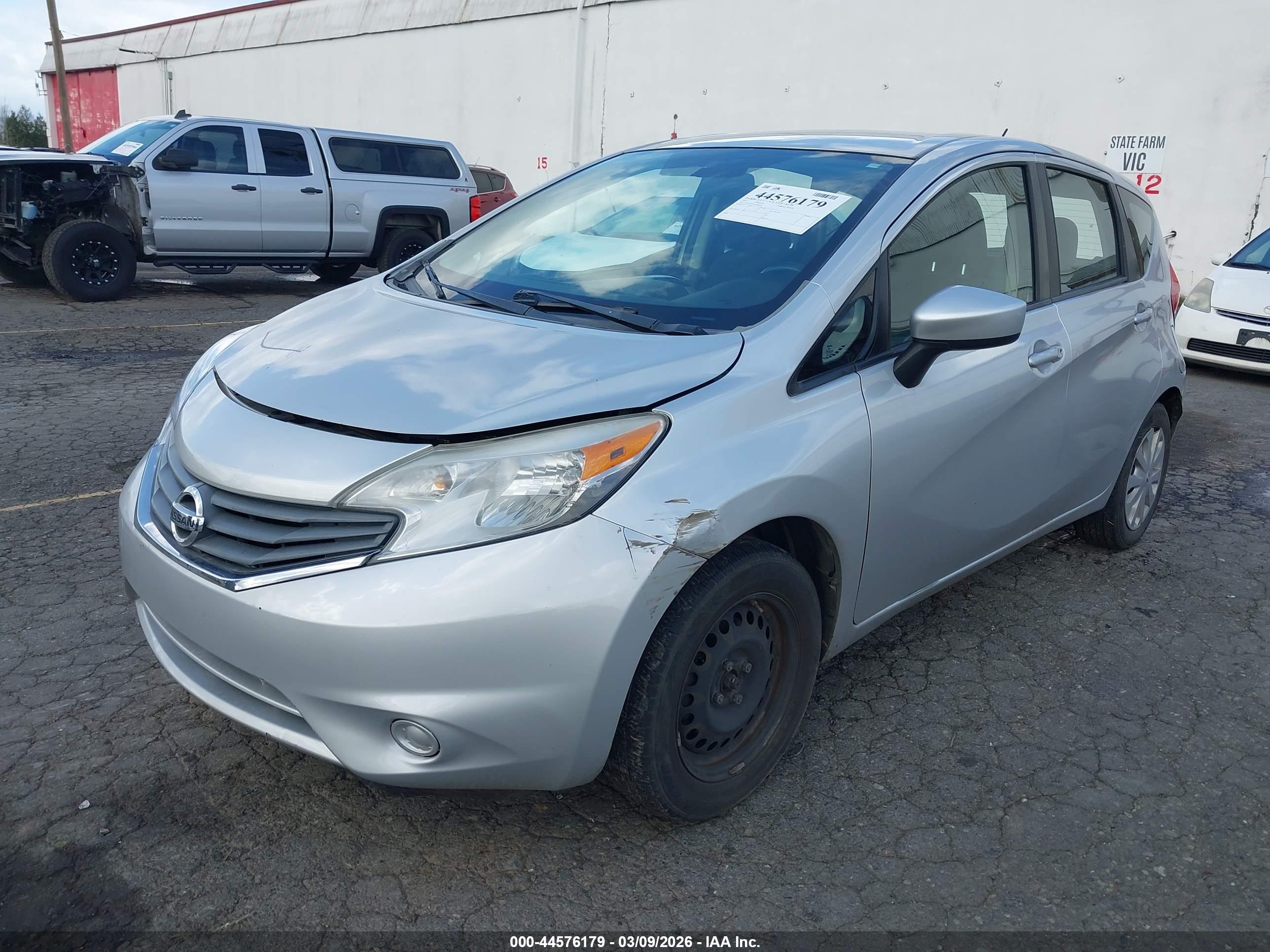 NISSAN VERSA image 2