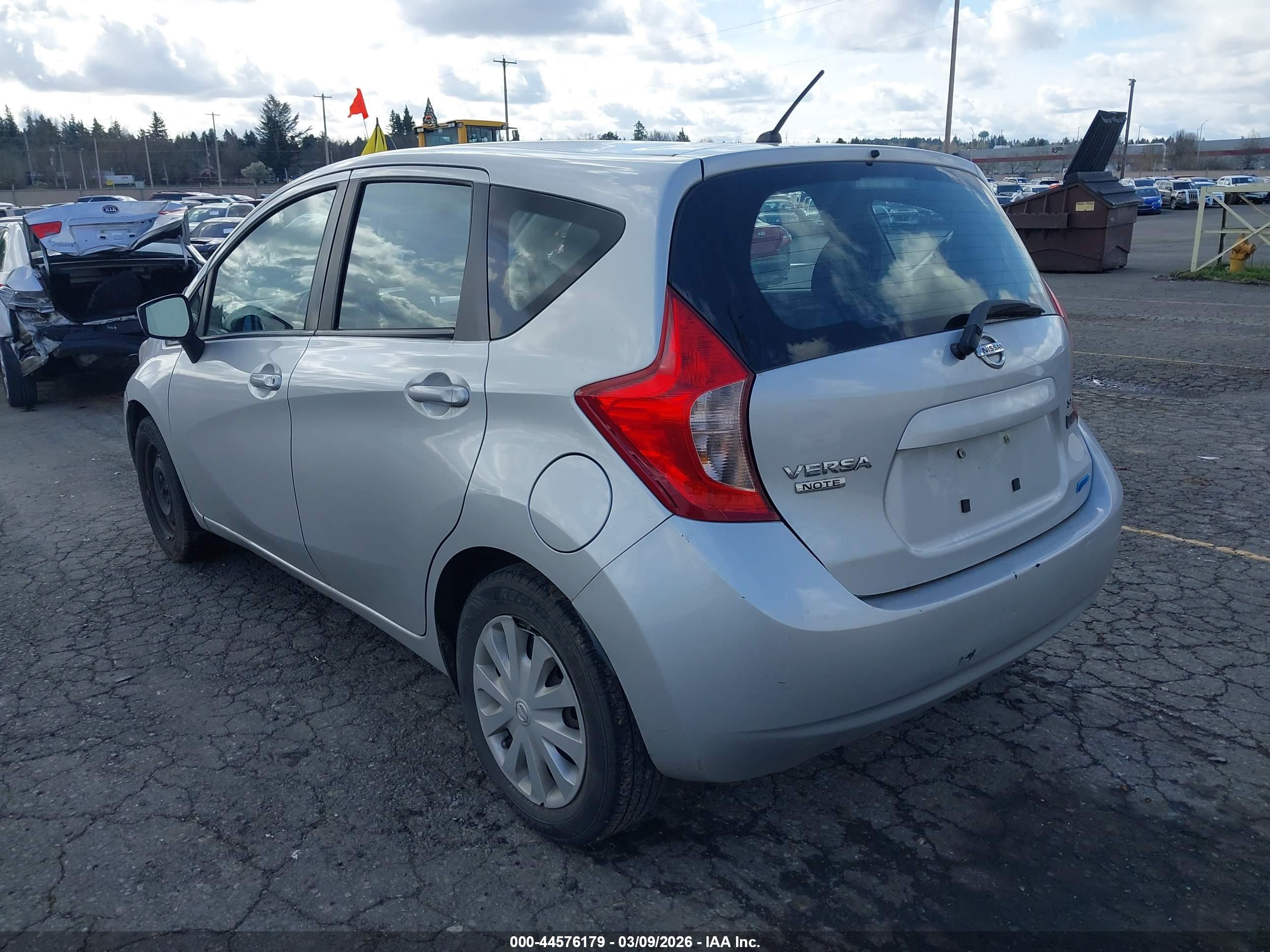 NISSAN VERSA image 3